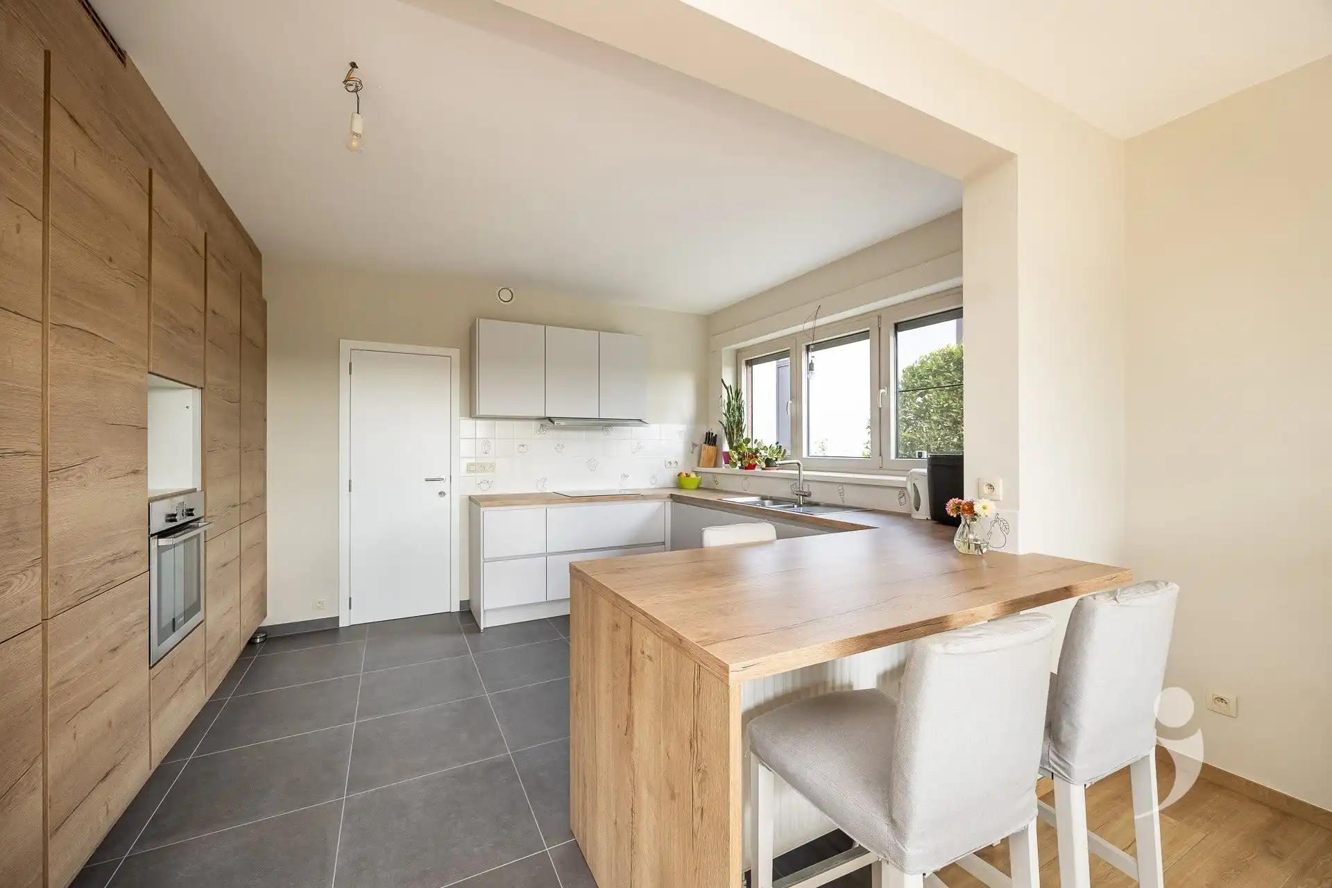 Gerenoveerde woning met prachtig zicht over de velden foto 8