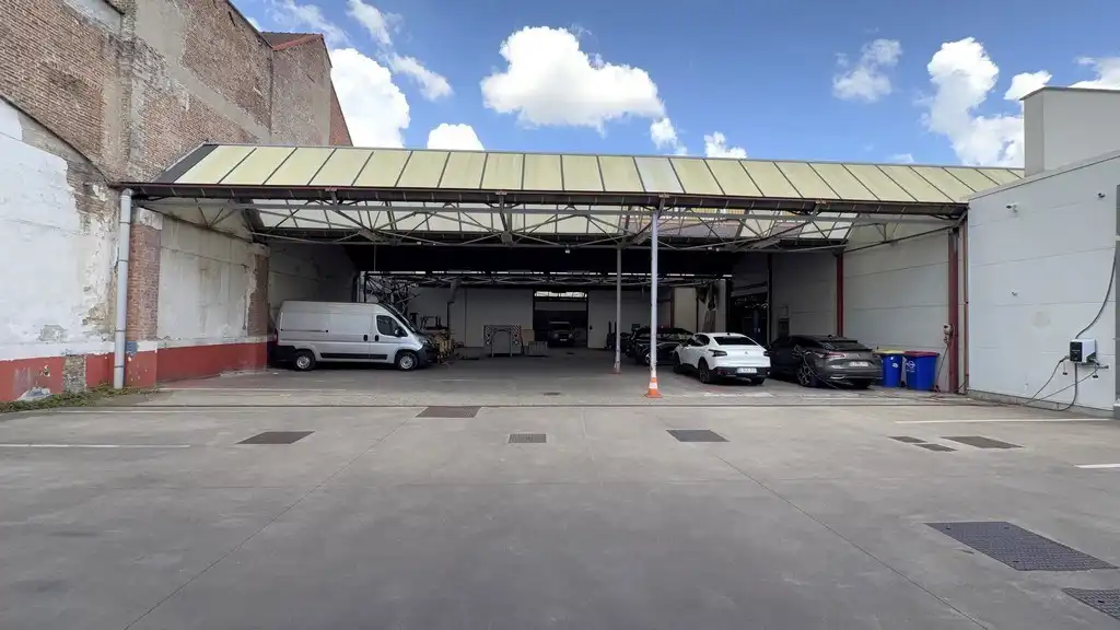 Showroom met magazijn te huur aan het Handelsdok in Gent foto 22