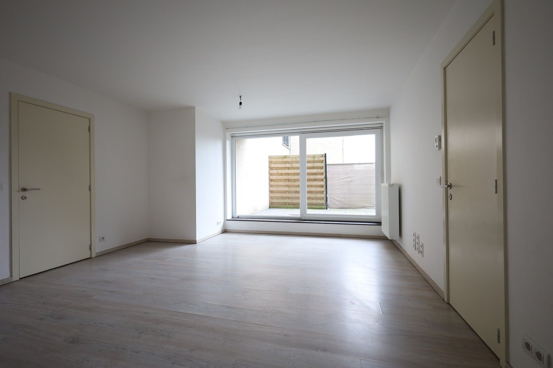 Gelijkvloers 1-slaapkamerappartement met groot terras/klein privétuintje foto 3