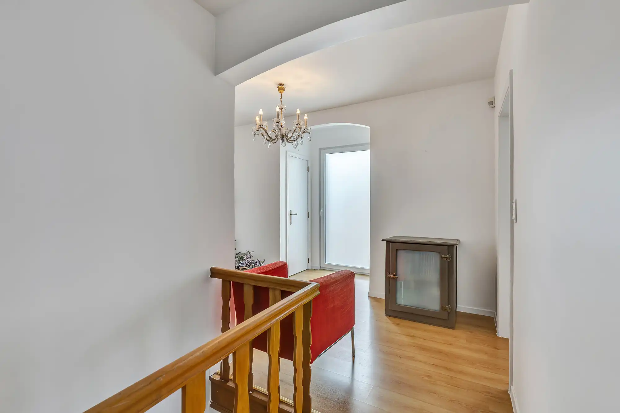 Gerenoveerde woning met 4 slpks op strategische locatie! foto 11