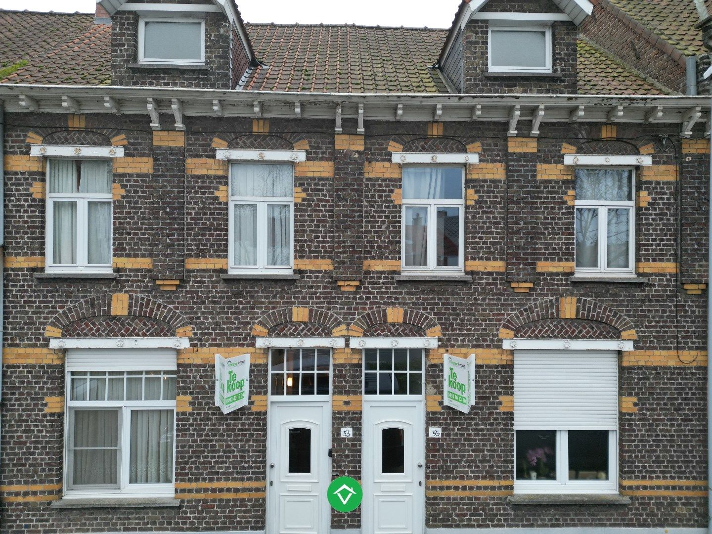 Twee woningen met totaal 5 slaapkamers en tuin te centrum Roeselare foto {{pictureIndex}}