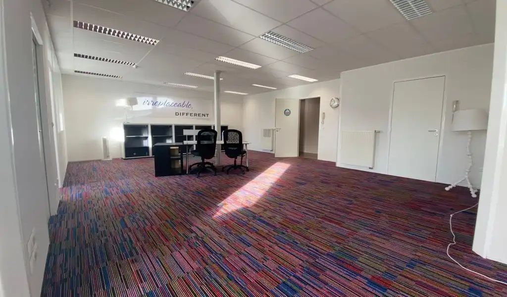 Instapklaar kantoor te huur in Brandstraat, Lokeren foto 10