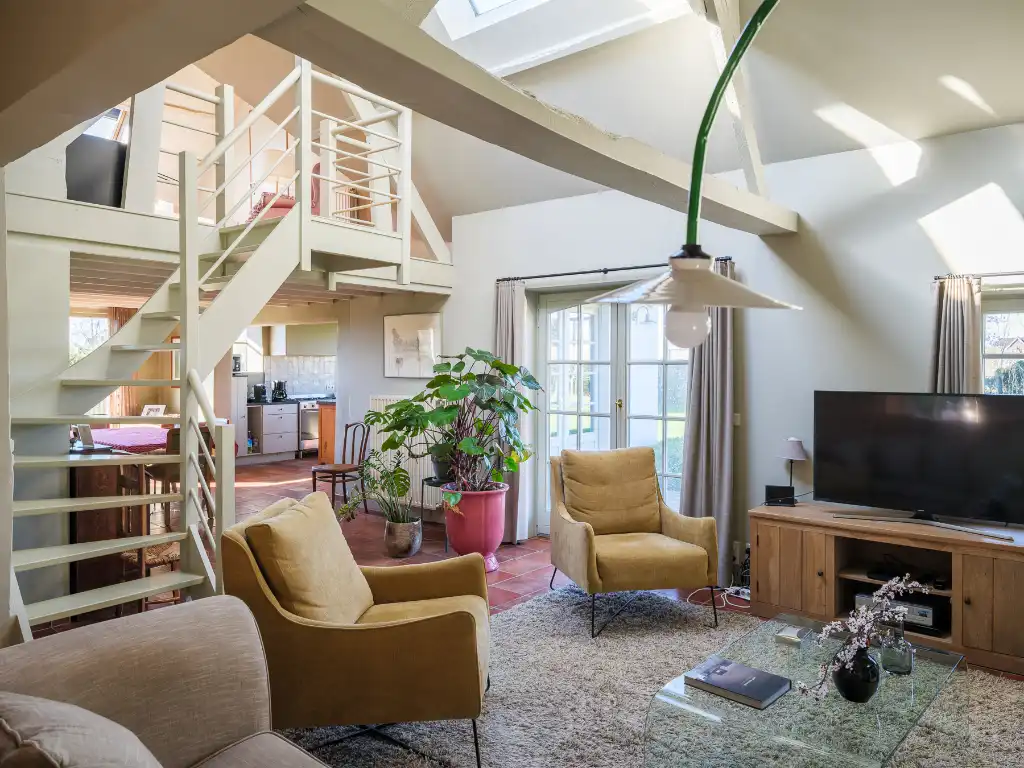 Karaktervolle hoeve met 5 slaapkamers en 4 badkamers, discreet gelegen op de tweede bouwlijn in een groene omgeving. foto 15