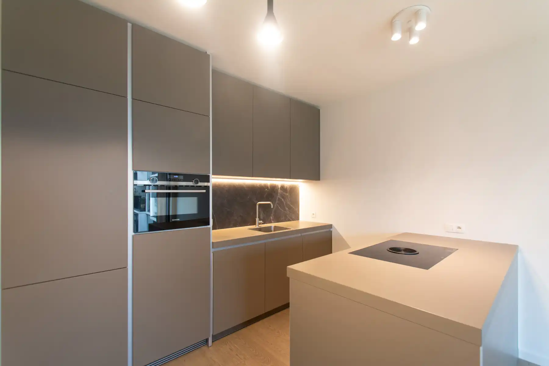 Prachtig 2slpk + bureau appartement met prachtige terrassen foto 9