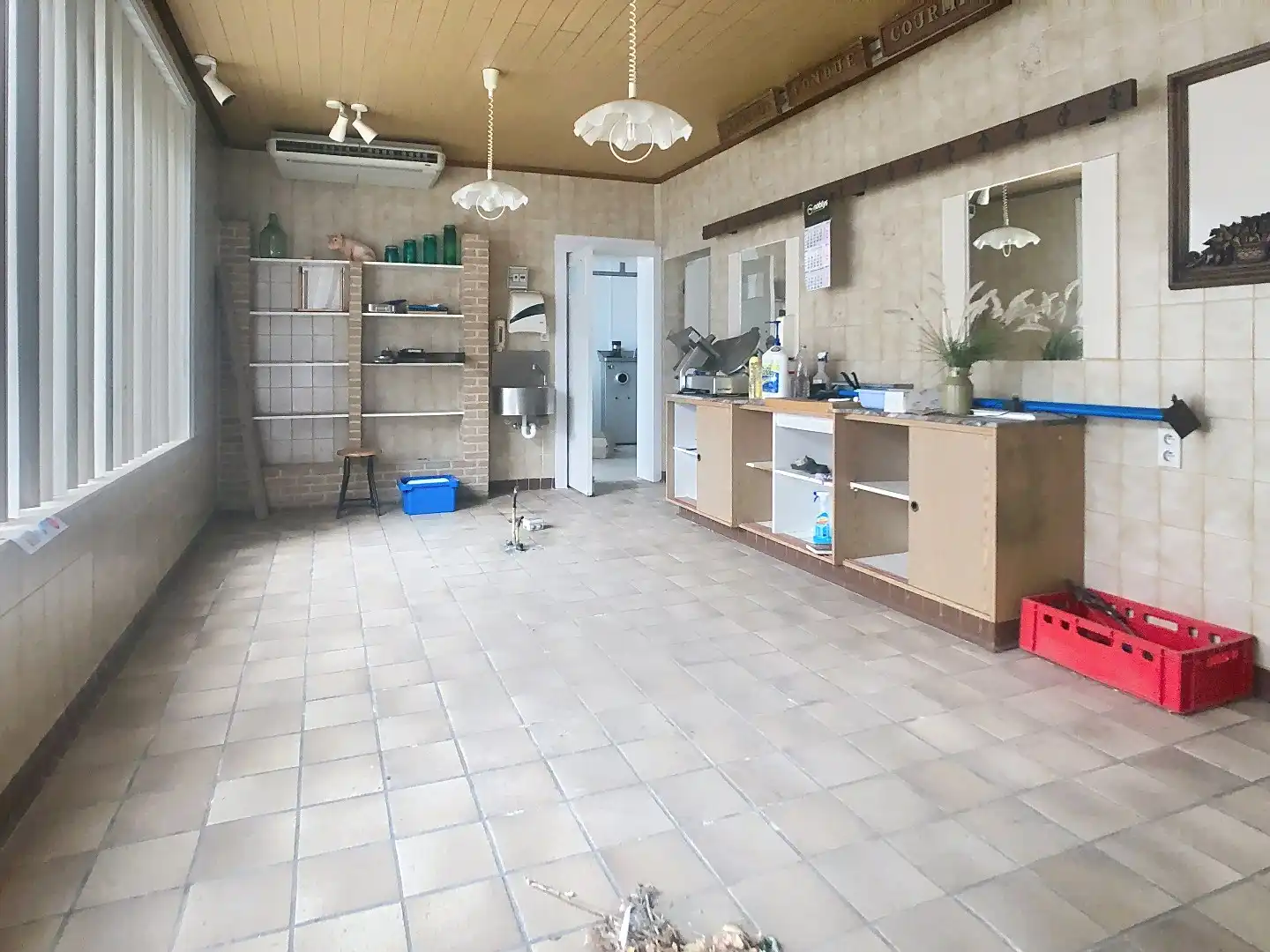 Ruime woonst met handels- of kantoorruimte te koop foto 9