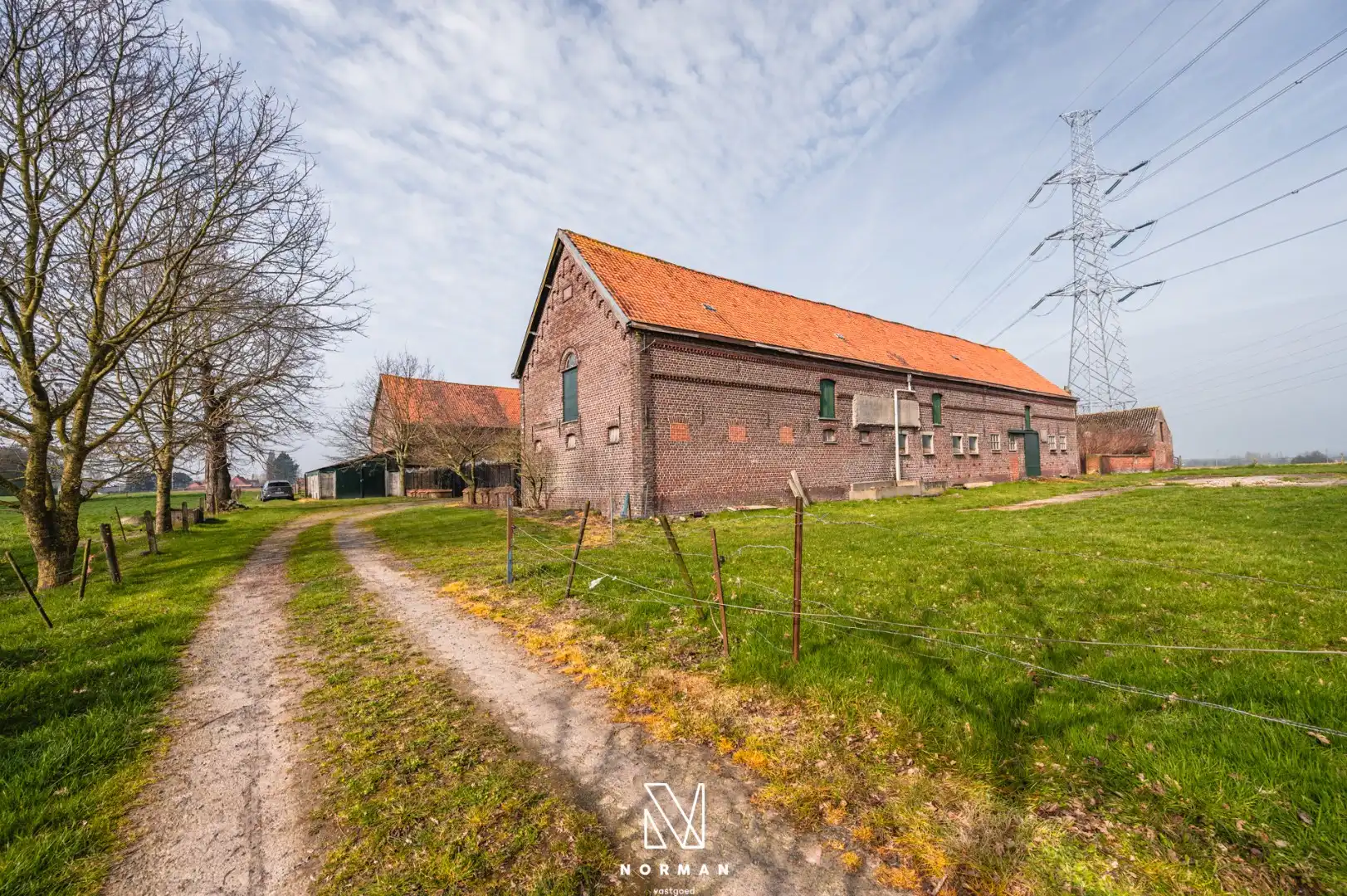 Unieke erfgoedhoeve op 33400 m² met dreef, bijgebouwen en landelijke vergezichten foto 34