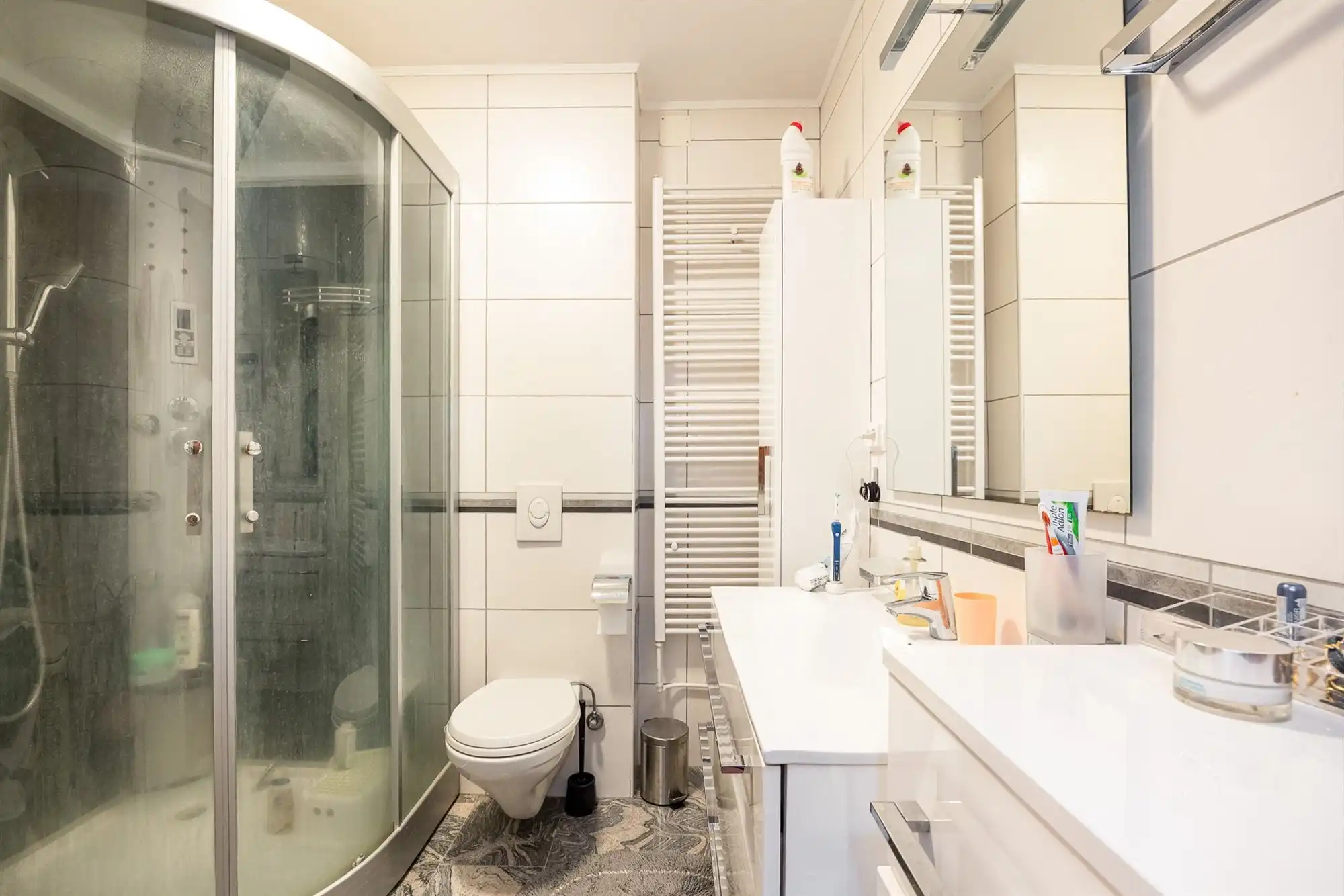 Ruime bel-étage foto 15