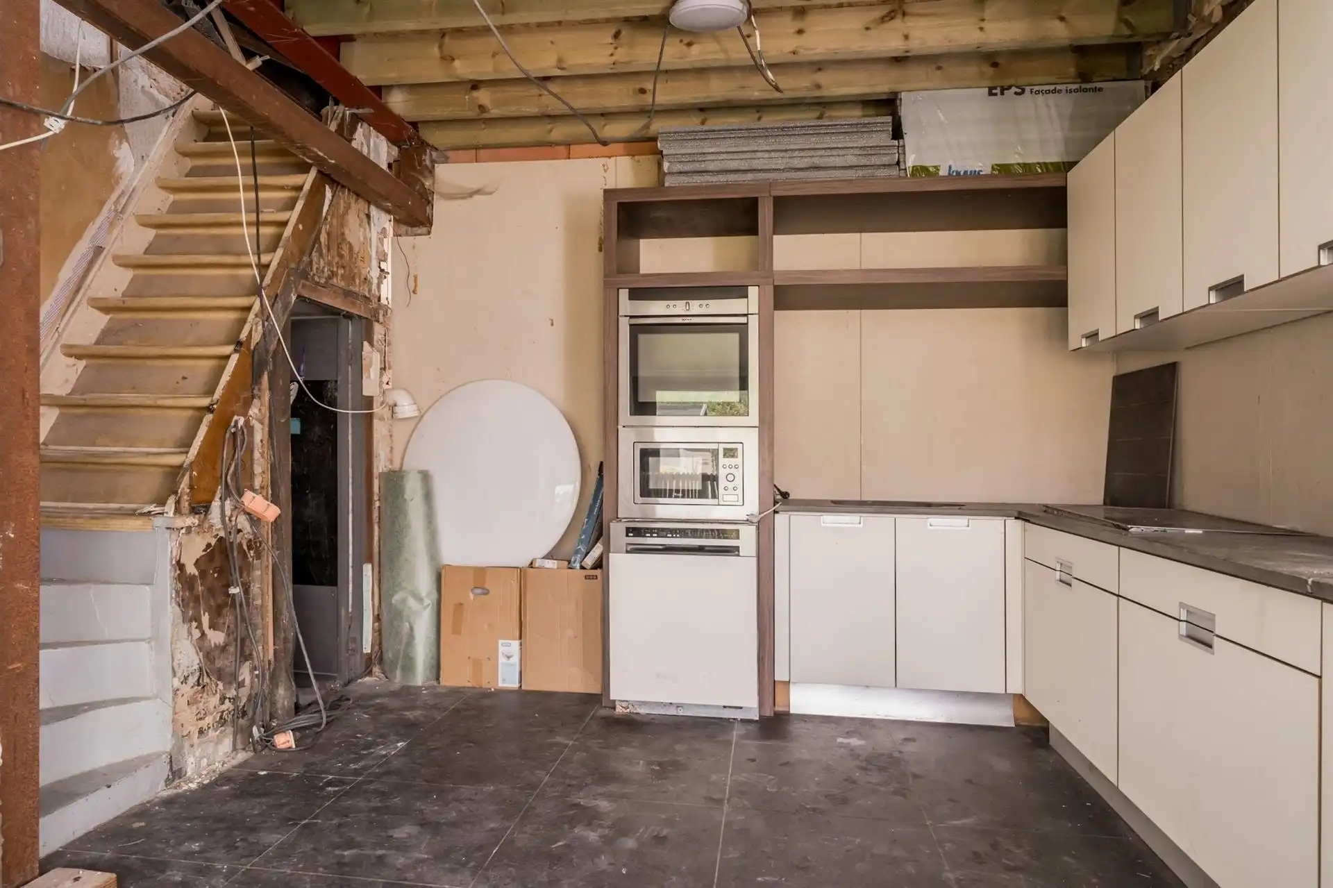 Totaalrenovatie halfopen bebouwing op toplokatie! foto 6