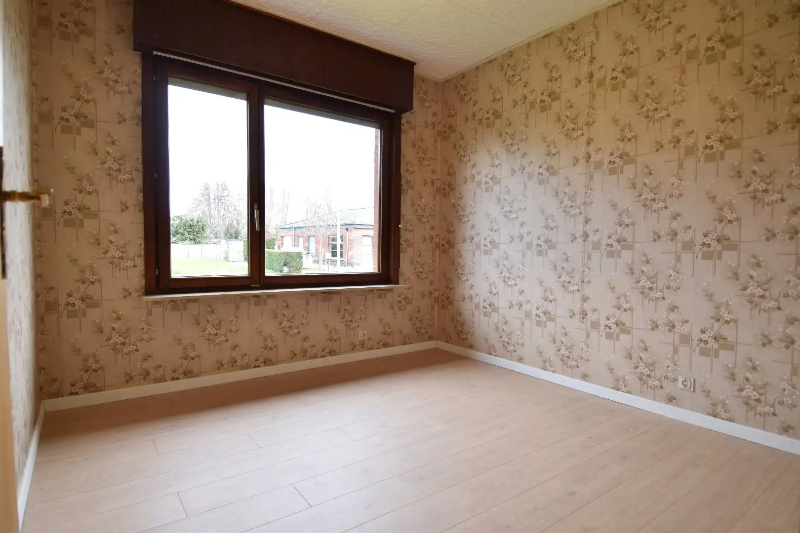 Ruime alleenstaande woning met 2 slaapkamers (mogelijkheid tot meer!), garage en zonnige tuin te koop in Gullegem foto 8