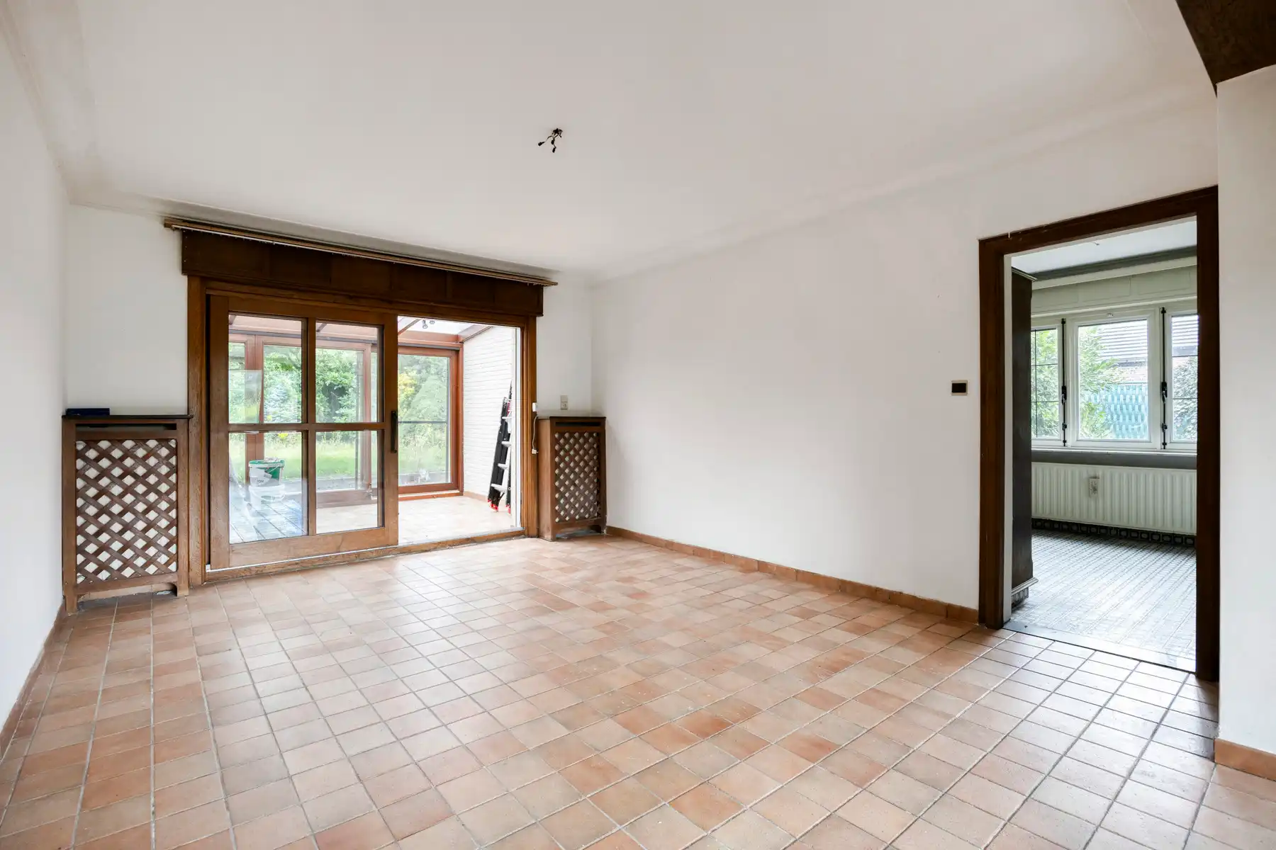 Open bebouwing met aangename tuin op strategische locatie foto 10