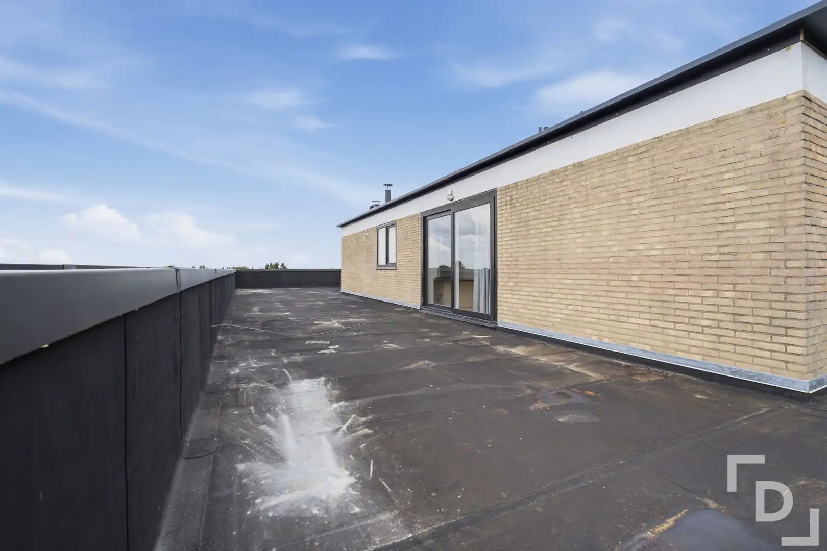Studio met 2 staanplaatsen te koop met panoramisch zicht en enorm terras. foto 16