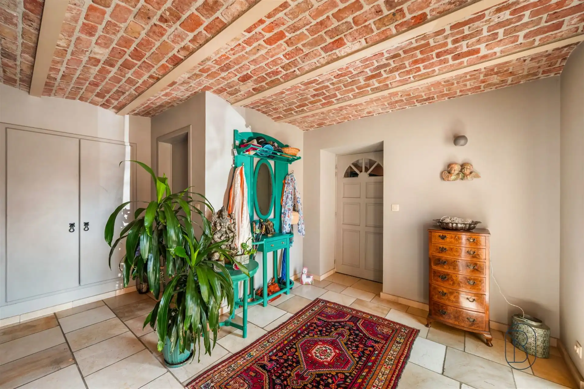 Ruime karakterwoning met 4 slk, grote tuin en charme. foto 9