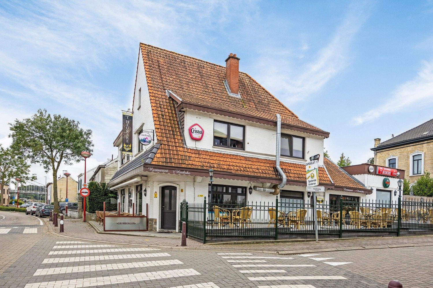 Restaurant ‘Het Heukske’ met bovenliggende woonst te koop in het gezellige Kanne, Riemst. foto {{pictureIndex}}