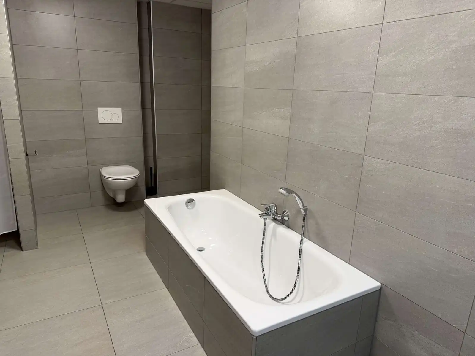 Nieuwbouwappartement 3 kamers, terras en autostaanplaats foto 10