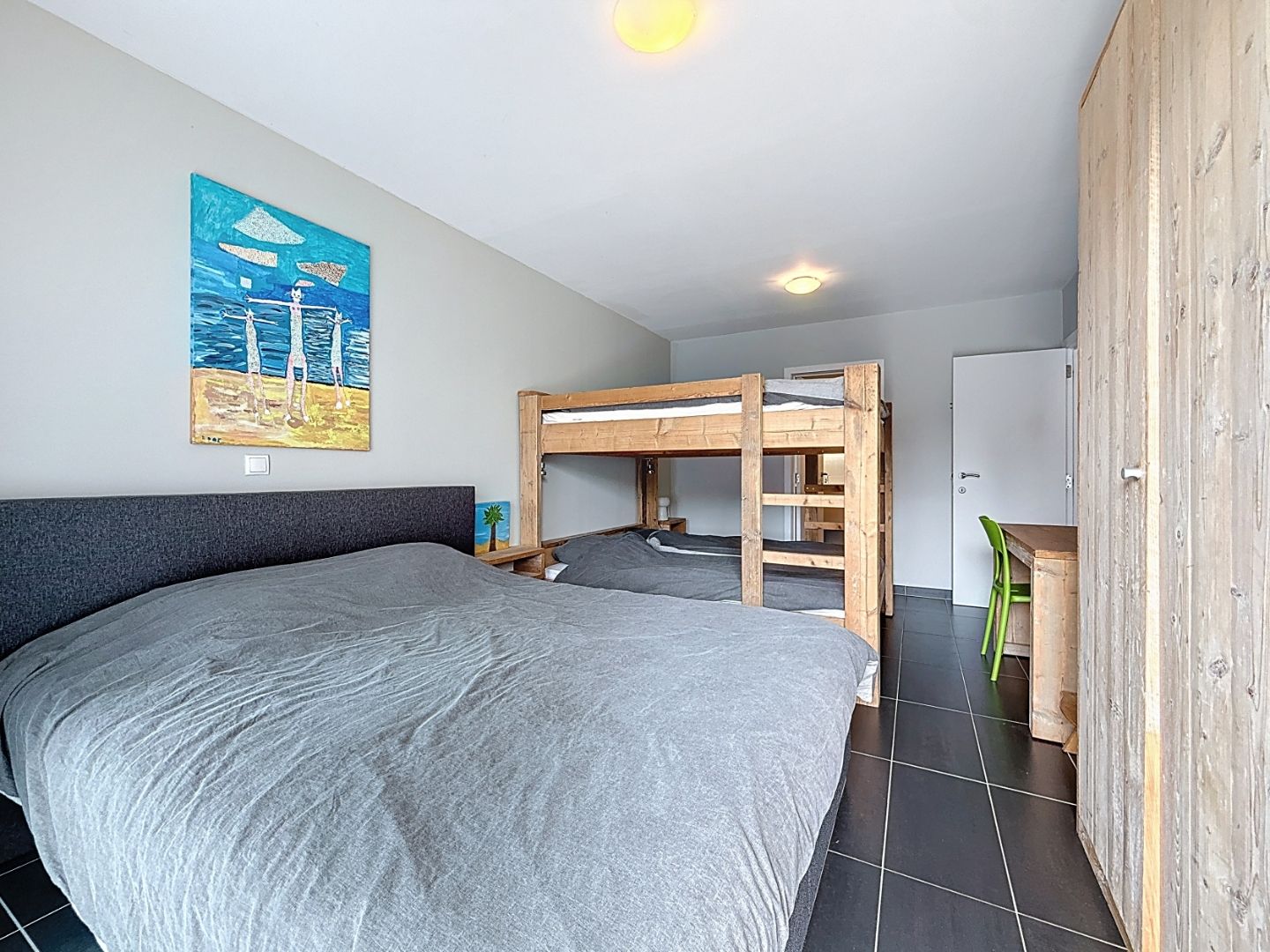 Appartement (type doorloper) met uitzicht op de vaargeul en zuid gericht terras foto 12