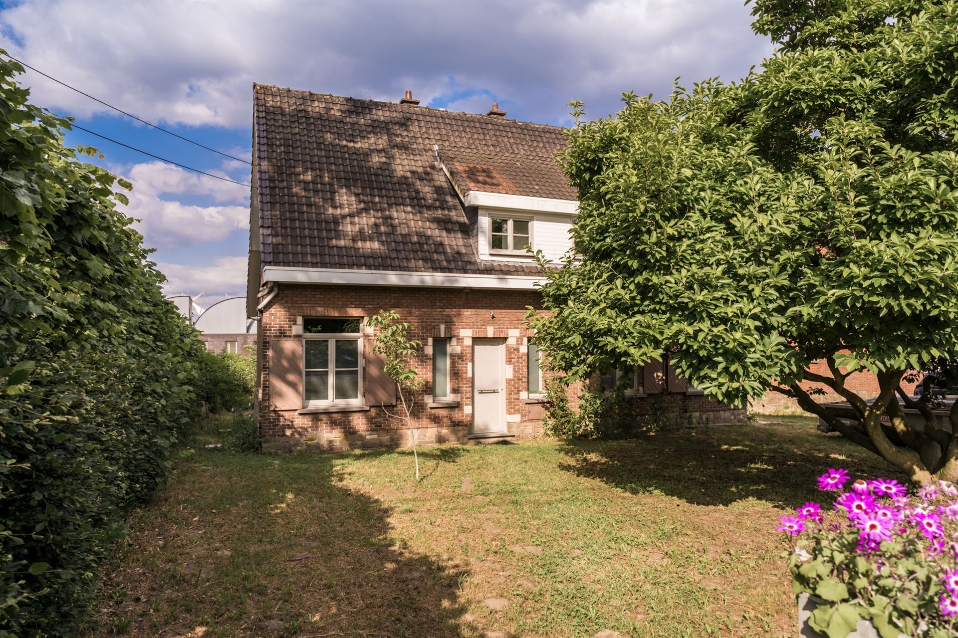 Open bebouwing op terrein van 1.037 m² foto {{pictureIndex}}