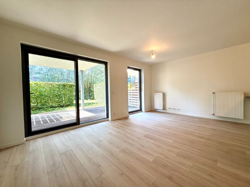 Centraal gelegen, gelijkvloers appartement met 2 slaapkamers en ruim terras met zicht op de Leie foto 6