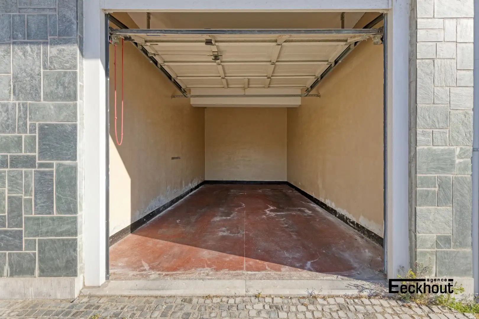 Zeer ruime woning boordevol potentieel met grote garages en mooi open zicht! foto 19