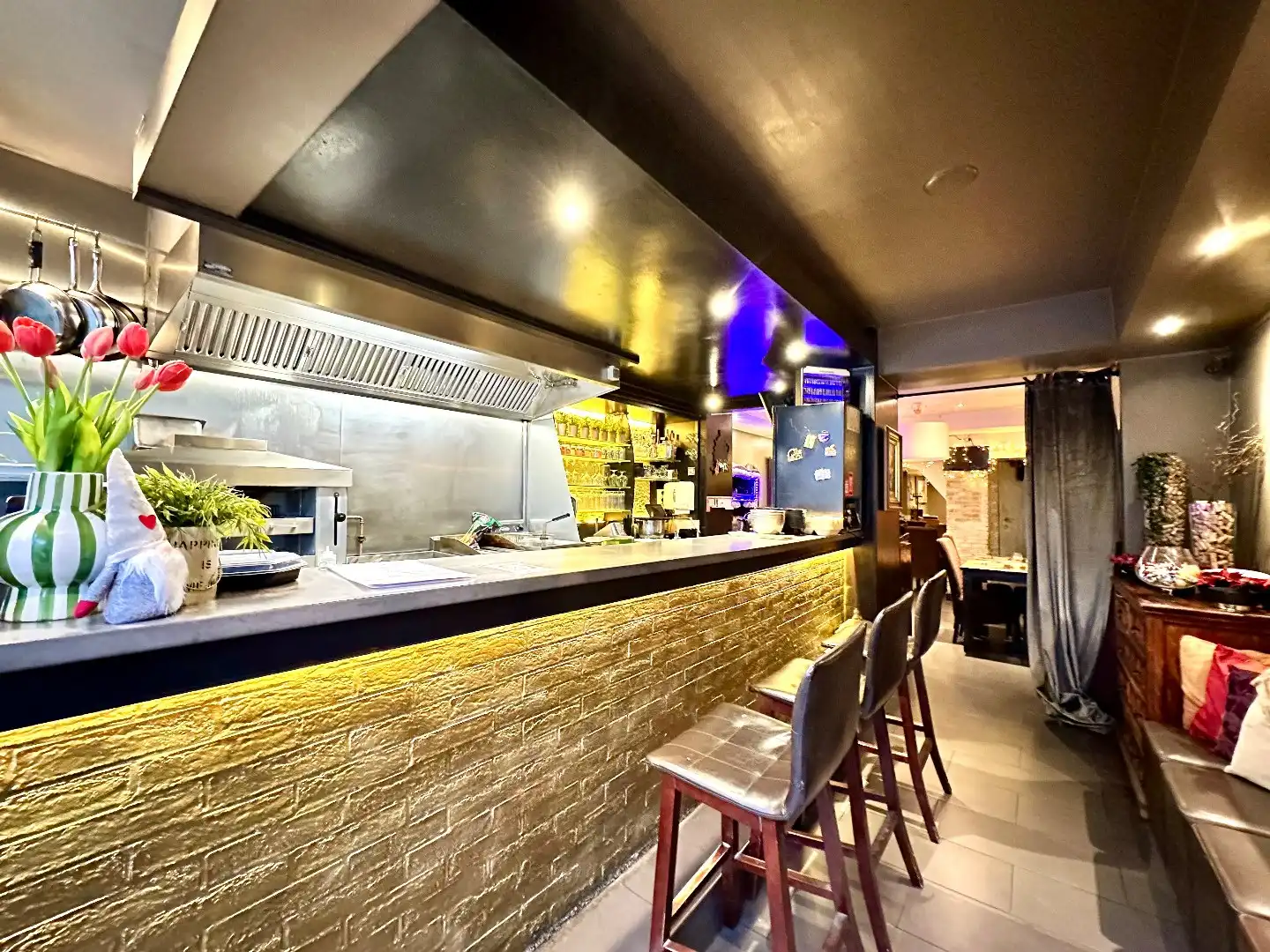 TE KOOP: goed draaiende horecazaak met woonst in centrum Tongeren foto 2