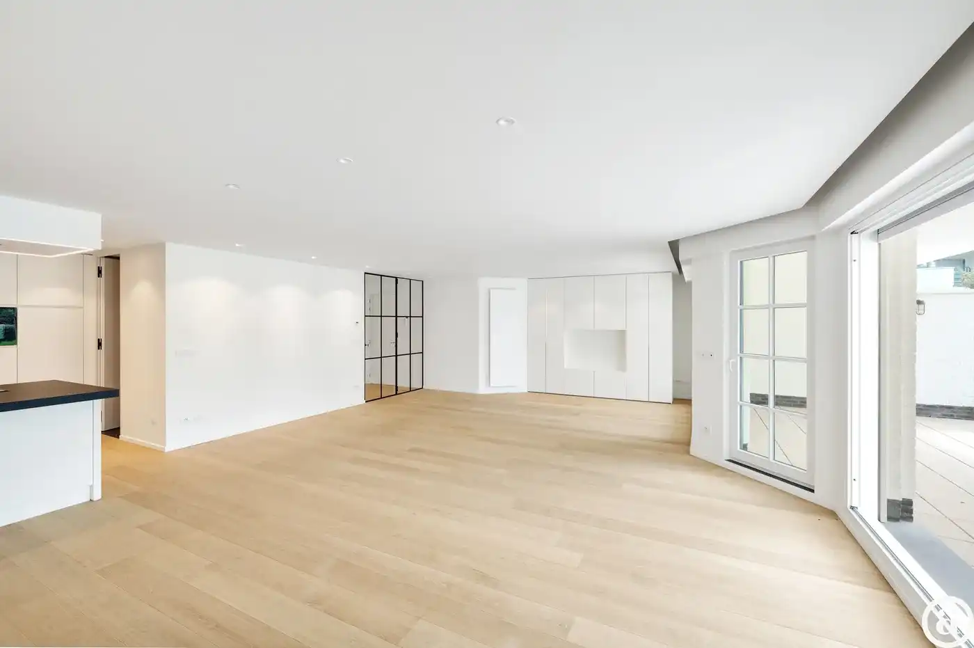 Zonovergoten tuin appartement met groot terras en prachtige tuin gelegen in het exclusieve domein Tennis Gardens. foto 4