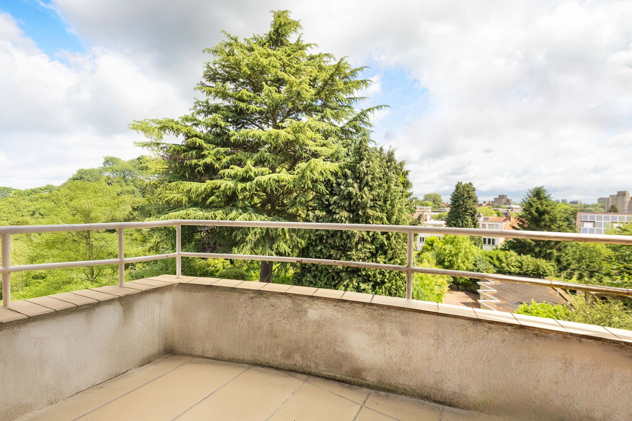 Appartement 2 slaapkamers van ± 78 m² volledig te renoveren foto 6