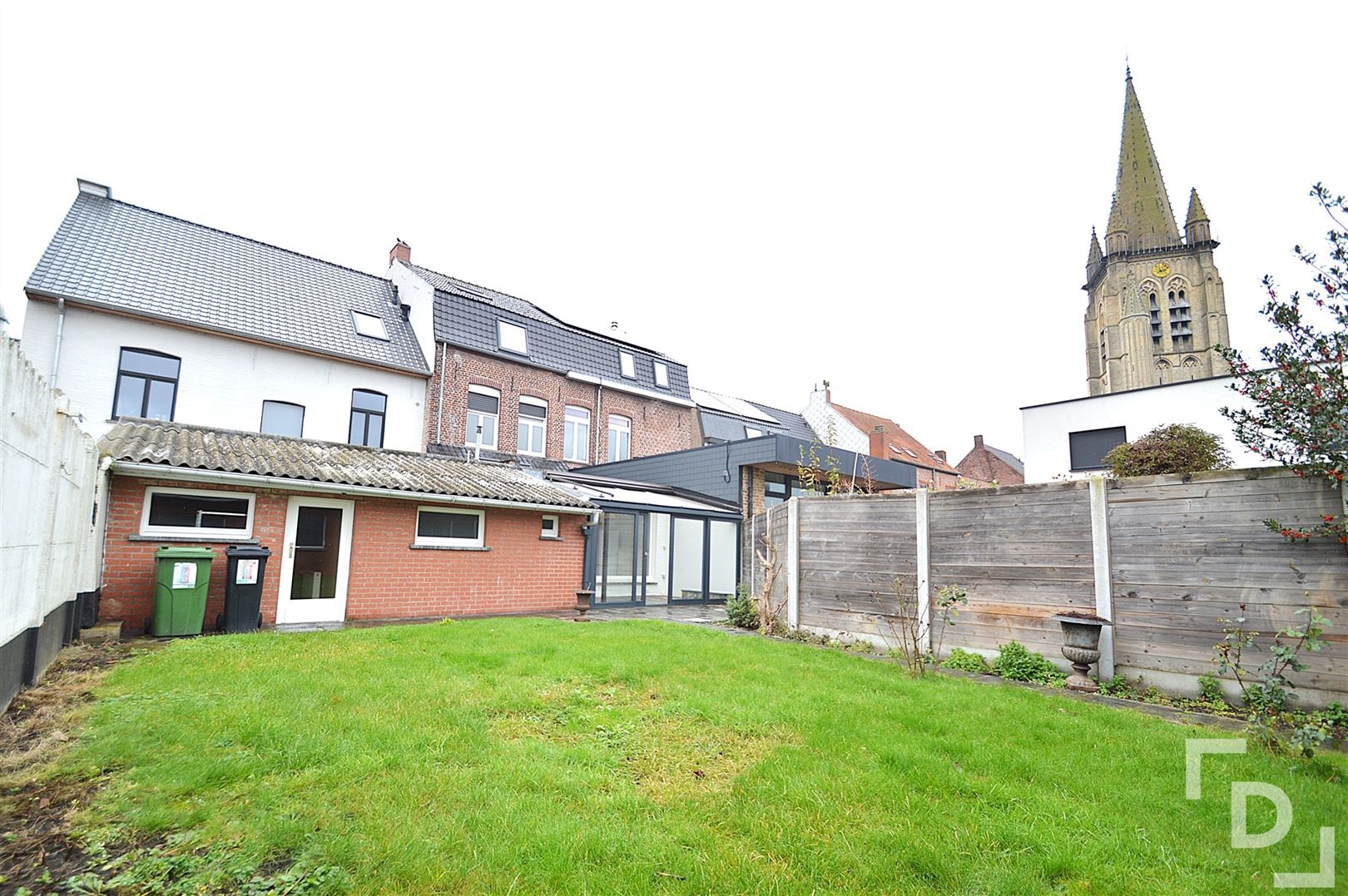 "Gerenoveerde stadswoning in het centrum van Poperinge" foto 24