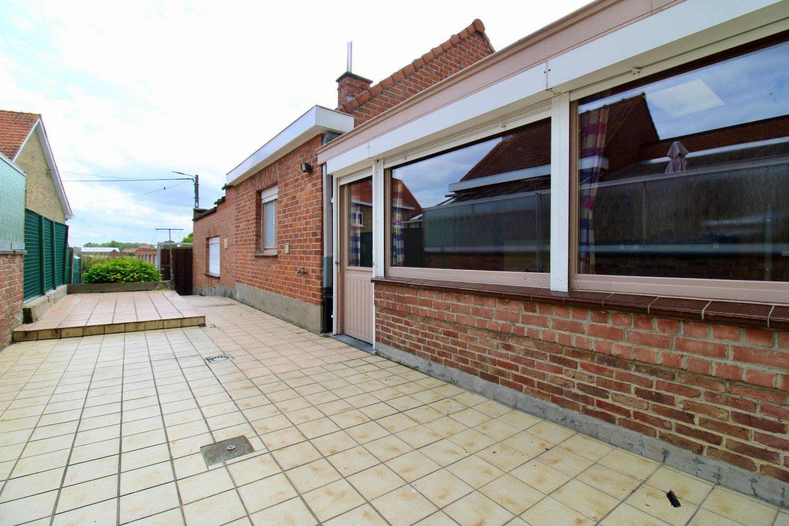 Woning op rustige ligging met uitweg en garage. foto 6