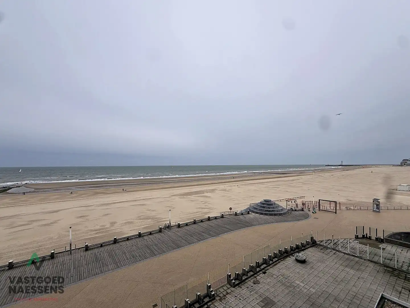 OP TE FRISSEN STUDIO MET ZICHT OP ZEE EN TERRAS foto 11