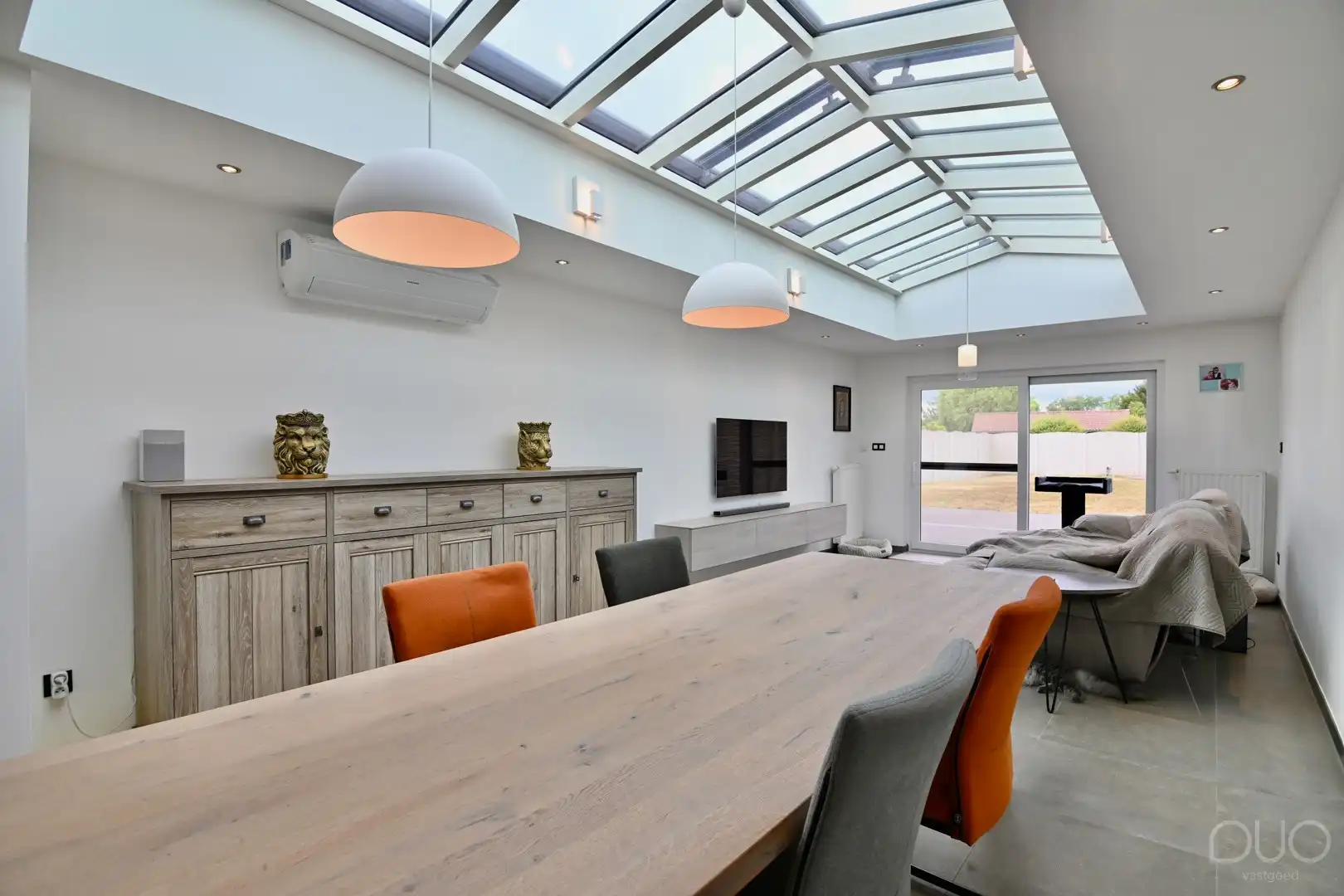 Kwalitatief gerenoveerde gezinswoning met 4 slaapkamers in centrum Nieuwerkerken foto 3