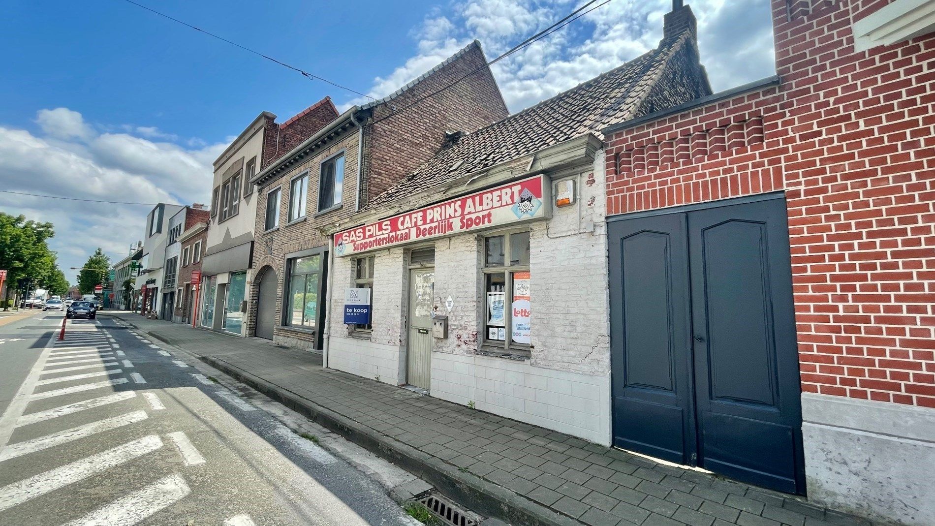 Hoofdfoto van de publicatie: Handelspand (café) met zijweg op 305 m² grond