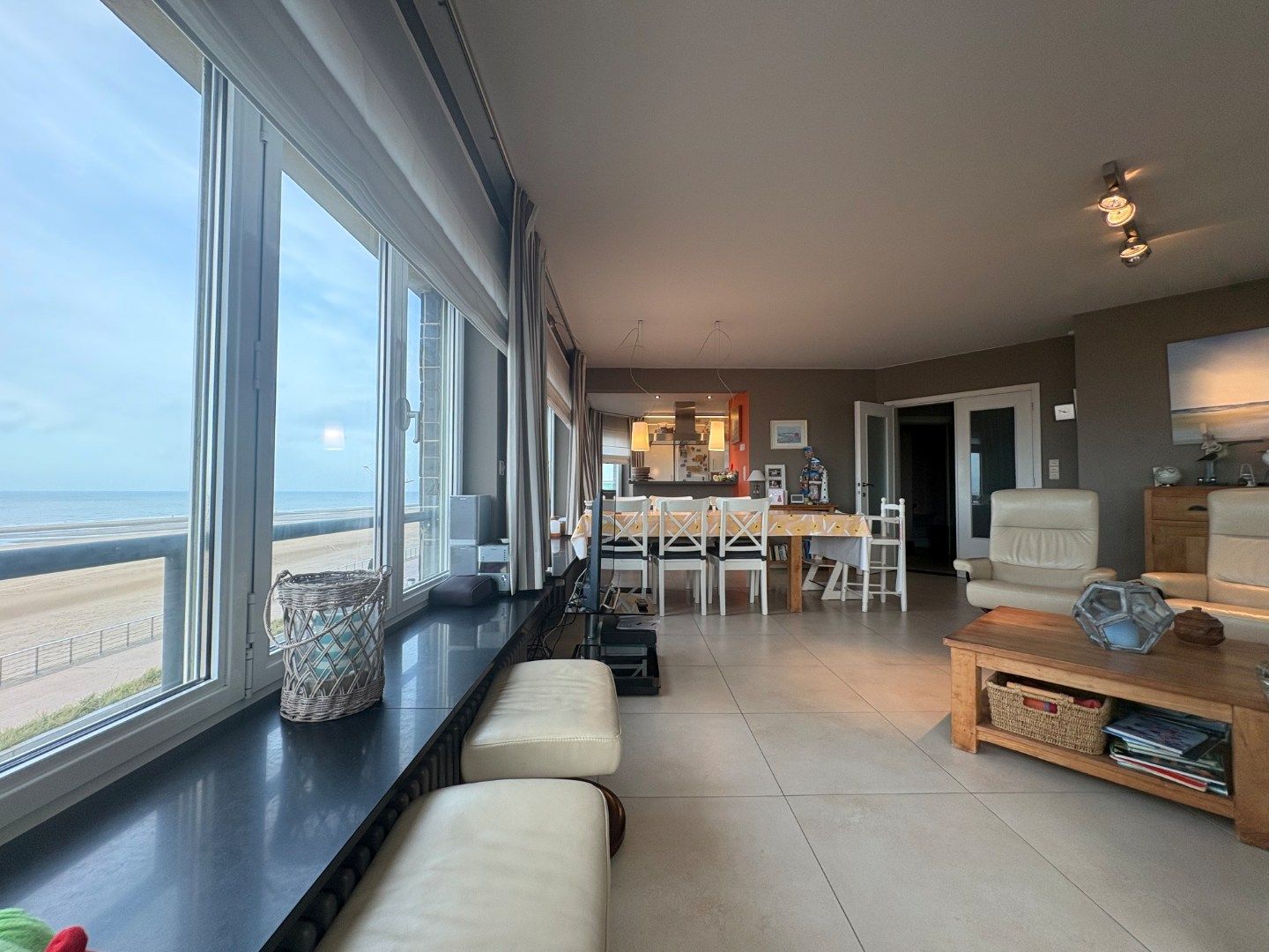 Uitzonderlijk aanbod – Ruim hoekappartement met 3 slaapkamers op de Zeedijk in Koksijde foto 4