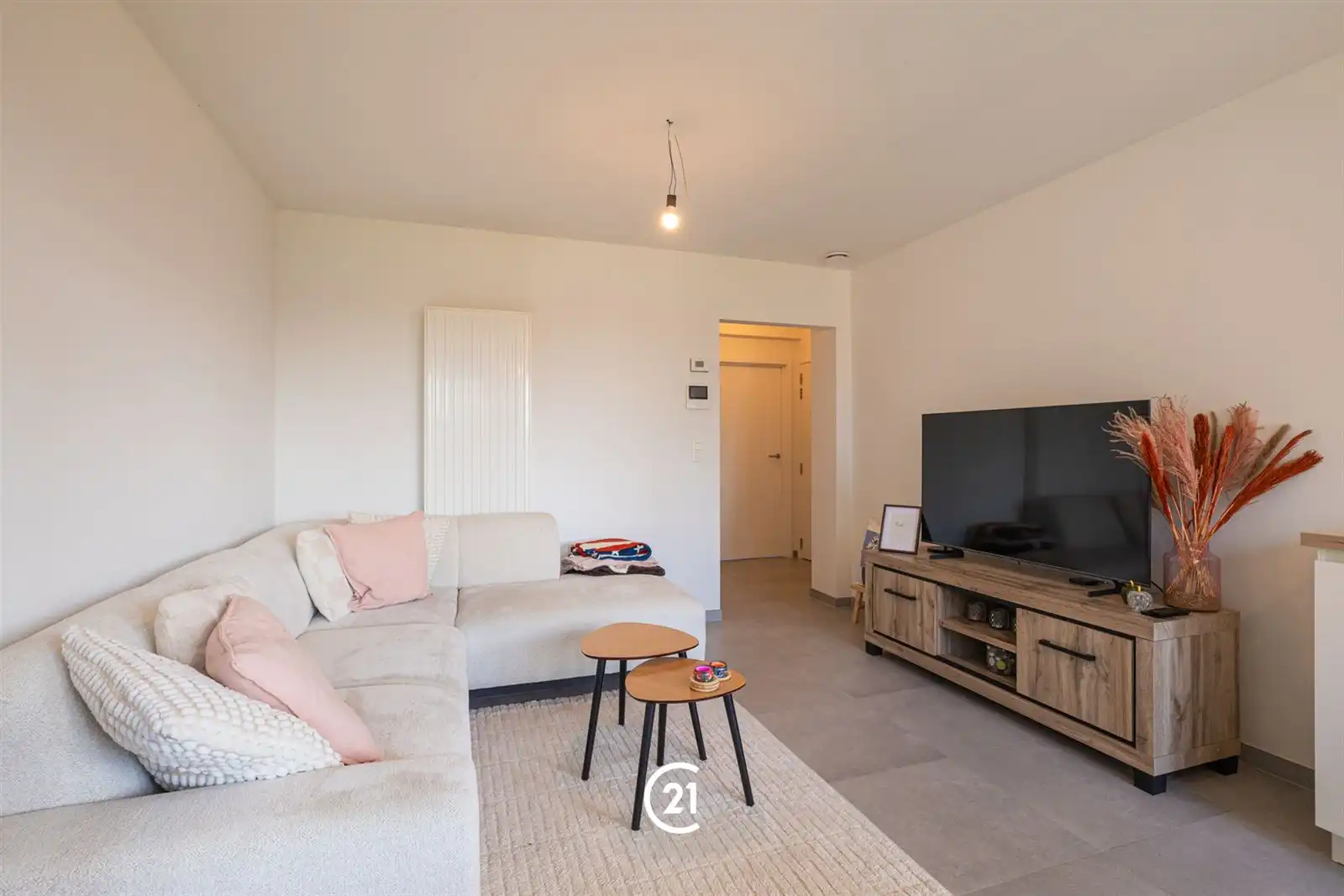 Stijlvol gerenoveerd appartement + parkeerplaats in Bevegem foto 2