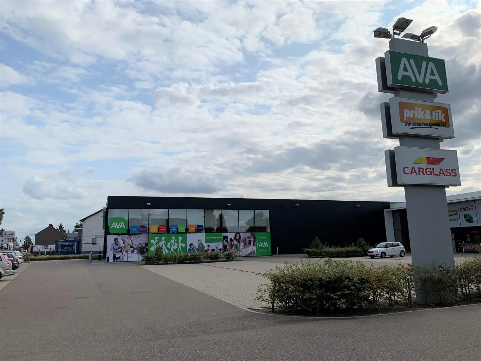 COMMERCIËLE RUIMTE 1.000M² MET PARKING LANGS RIJKSWEG IN MAASMECHELEN.  foto 7