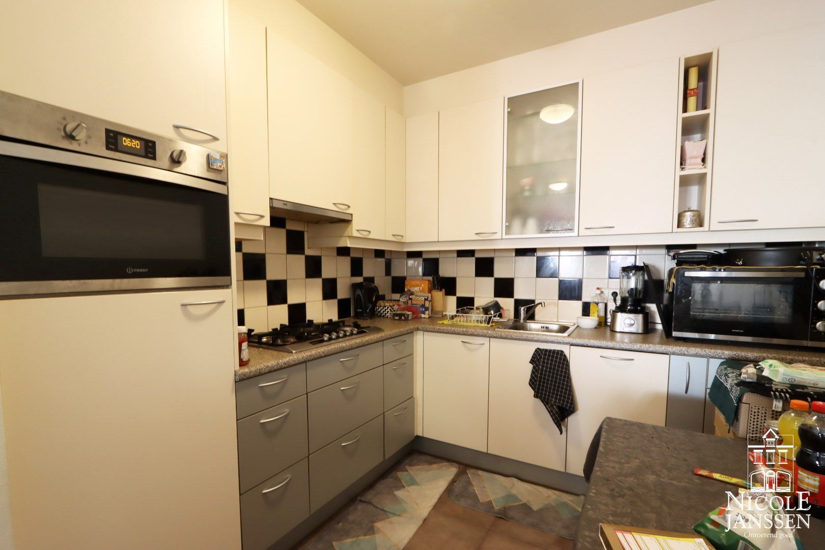 Gelijkvloers appartement met één slaapkamer en terras in het centrum van Maaseik foto 2