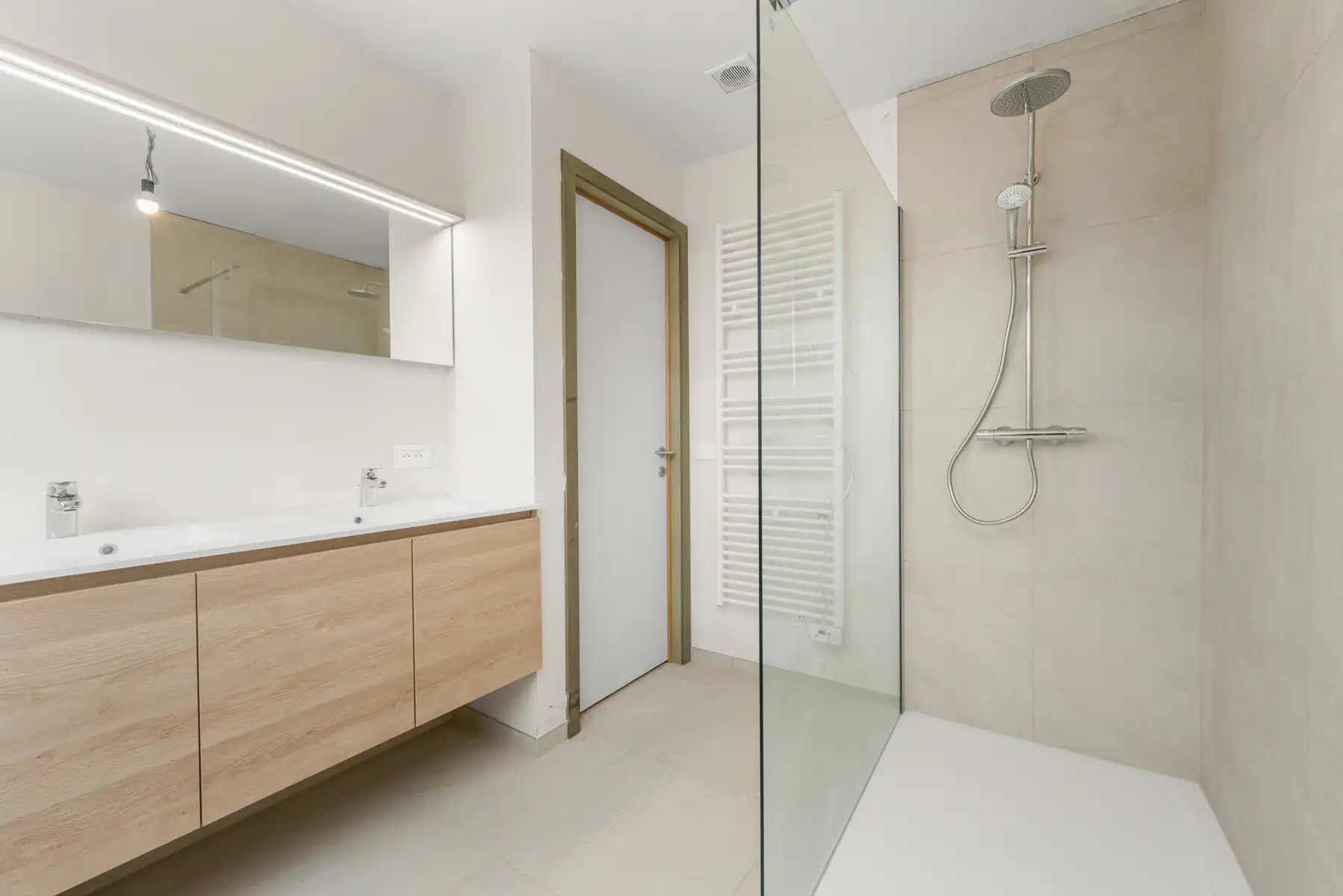 Landelijke, halfopen woning foto 23