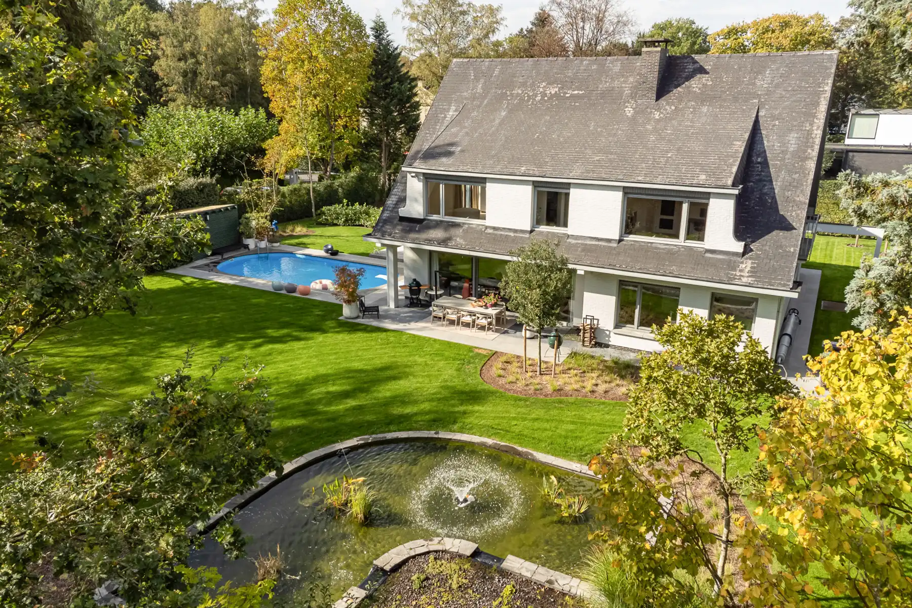 Ruime villa met zwembad op toplocatie in 's Gravenwezel foto 2