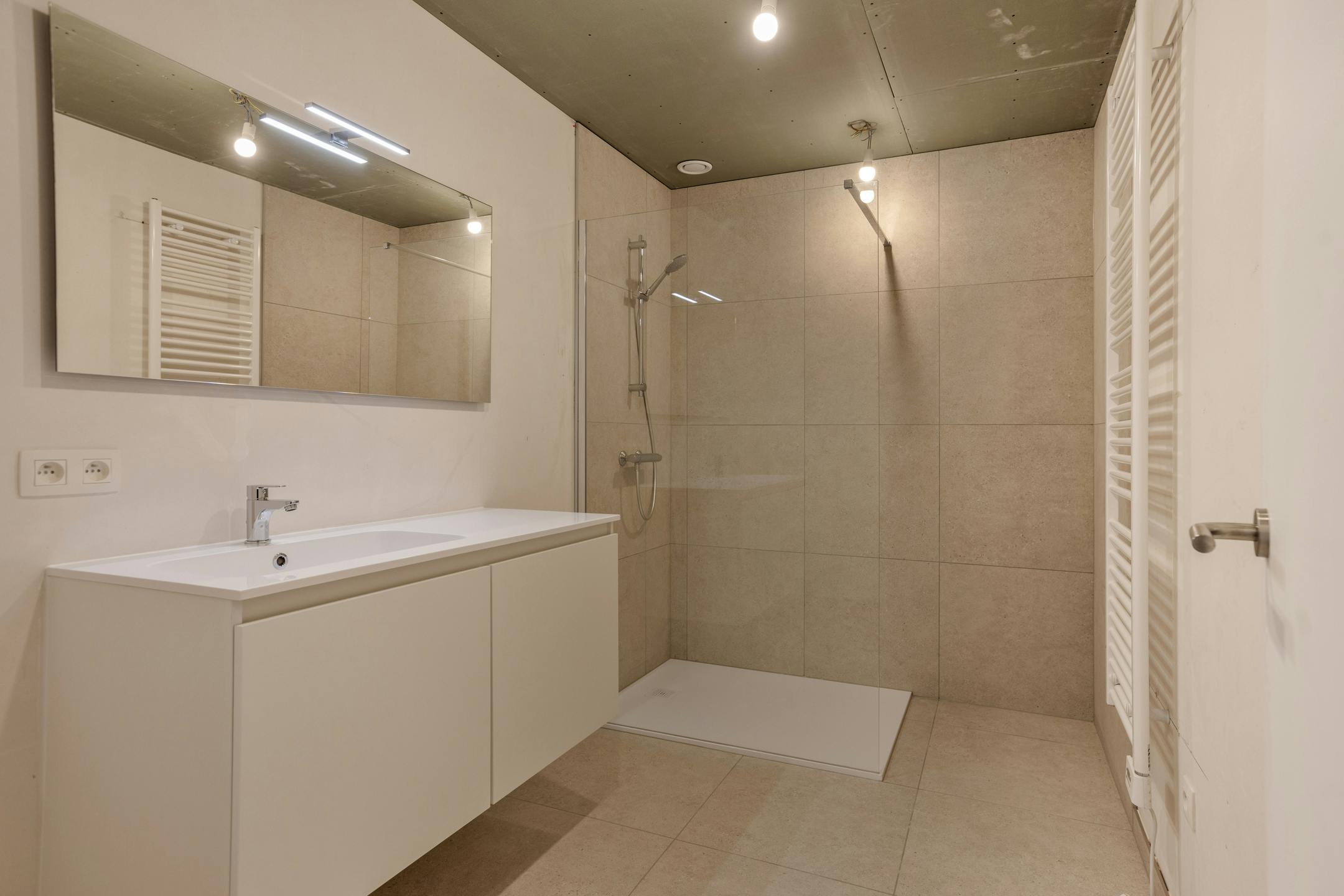 Nieuw instapklaar appartement te koop in Poperinge op centrale ligging foto 18
