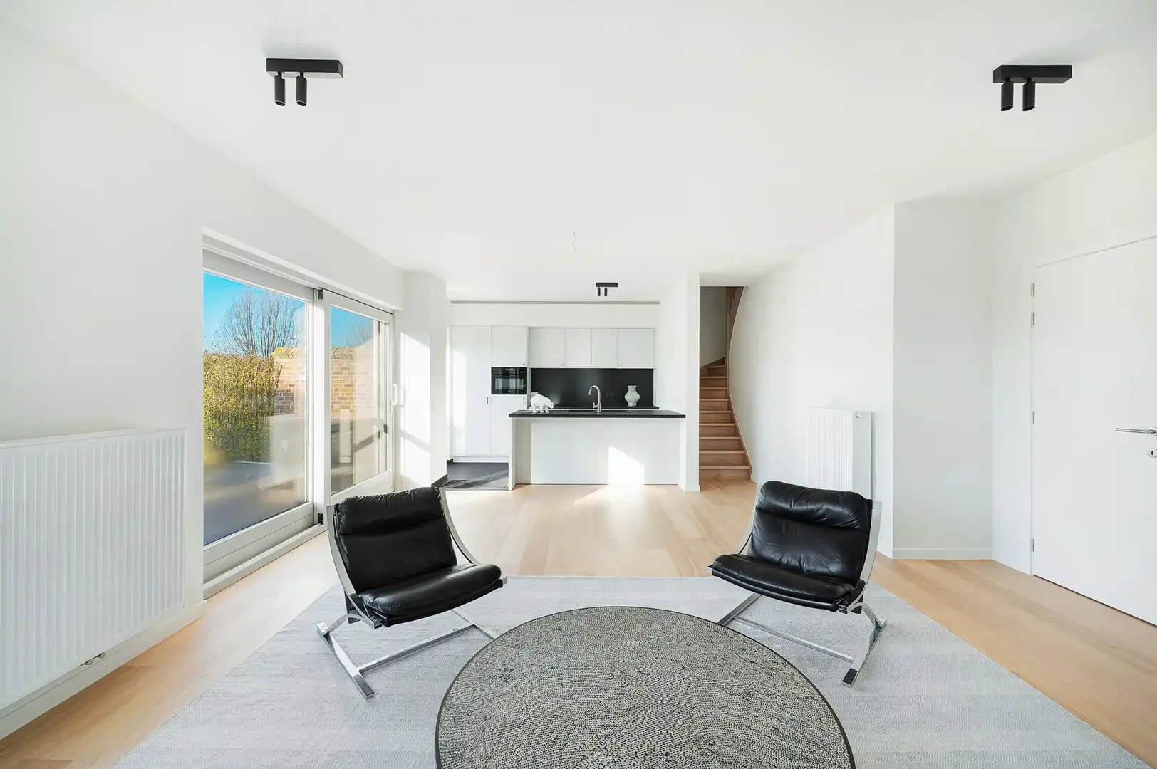 OPENDEUR ZATERDAG 18 APRIL TUSSEN 14U-16U -  Ruime woning met vier slaapkamers en een grote tuin, gelegen in een rustige en aangename omgeving. foto 6