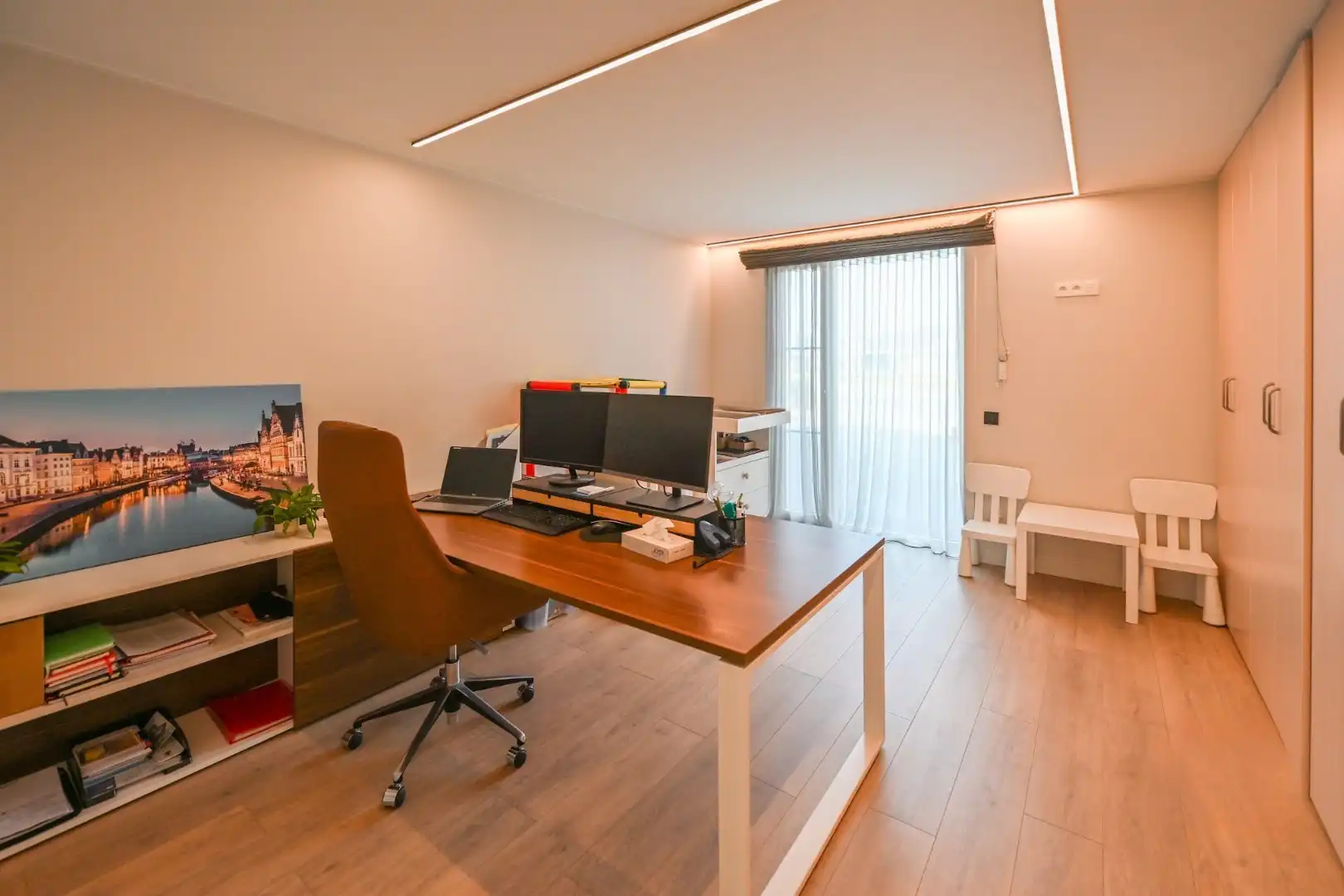 Perfect instapklare woning met 4 slaapkamers en kantoor/praktijkruimte met aparte ingang (21 m²) foto 6