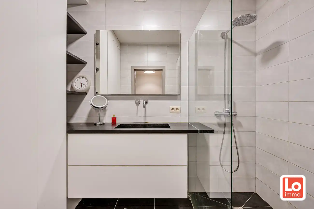 Instap klaar appartement met afzonderlijke garage op een gemakkelijk bereikbare locatie nabij  het centrum van Lochristi! foto 9