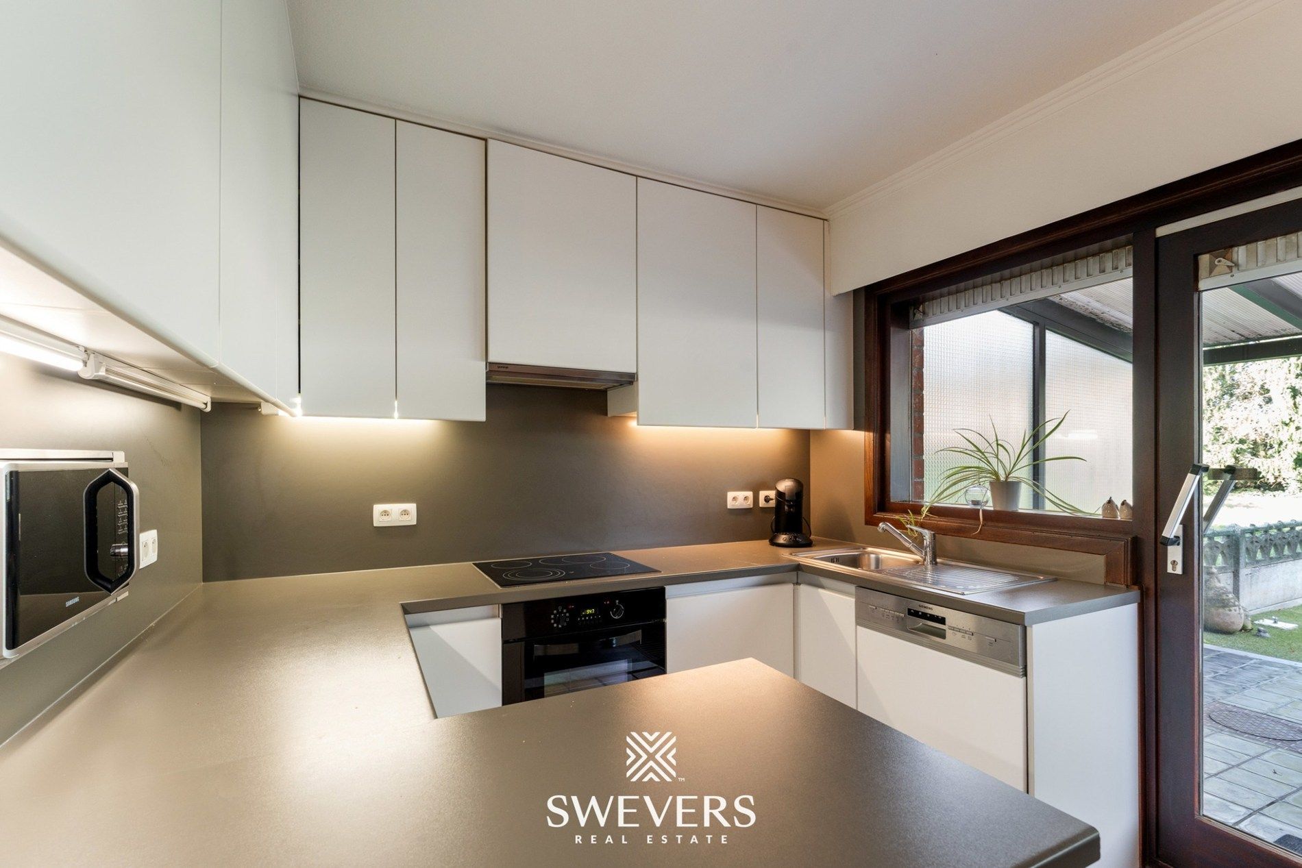 Op te frissen gezinswoning met werkplaats in centrum Helchteren foto 14