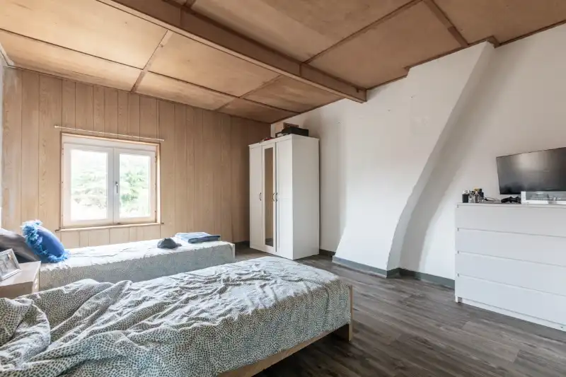 Te renoveren woning met 4 slaapkamers, tuinterras en kleine garage (elektriciteit goedgekeurd...). foto 9