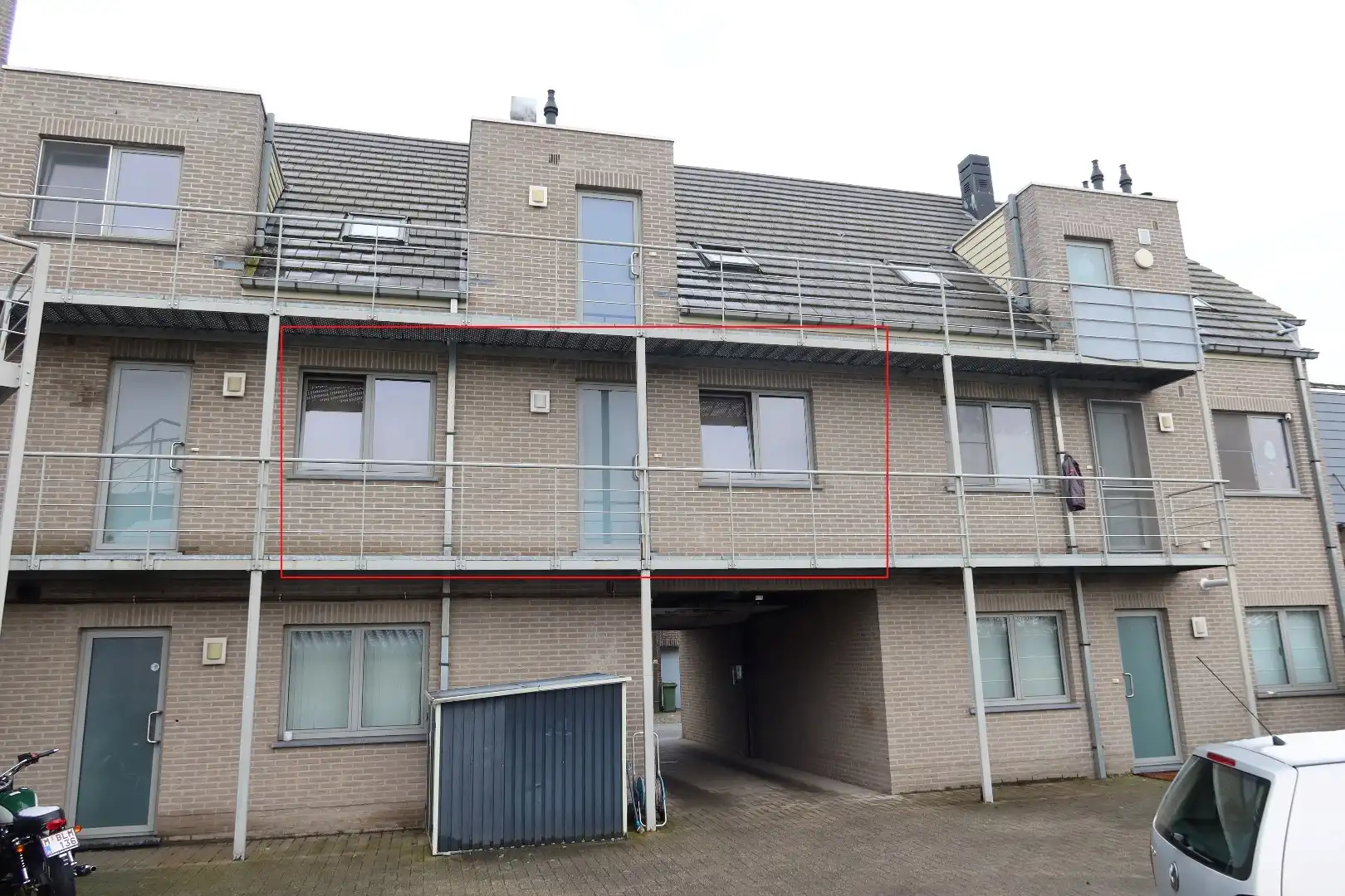 Super gezellig appartement met 2 slk, terras en autostaanplaats foto 3