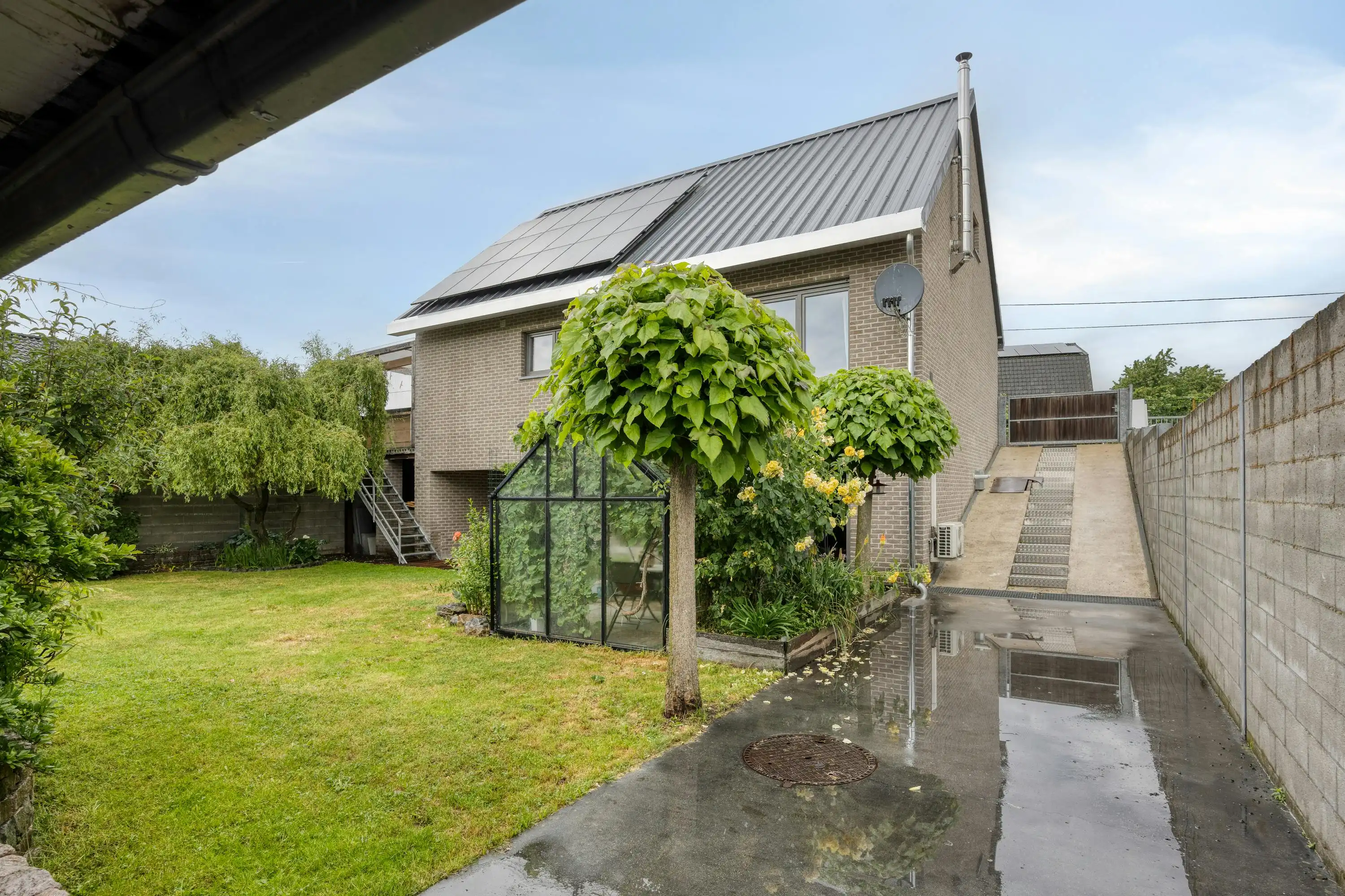 Energiezuinige woning gelegen in een doodlopende straat met tal van mogelijkheden foto {{pictureIndex}}