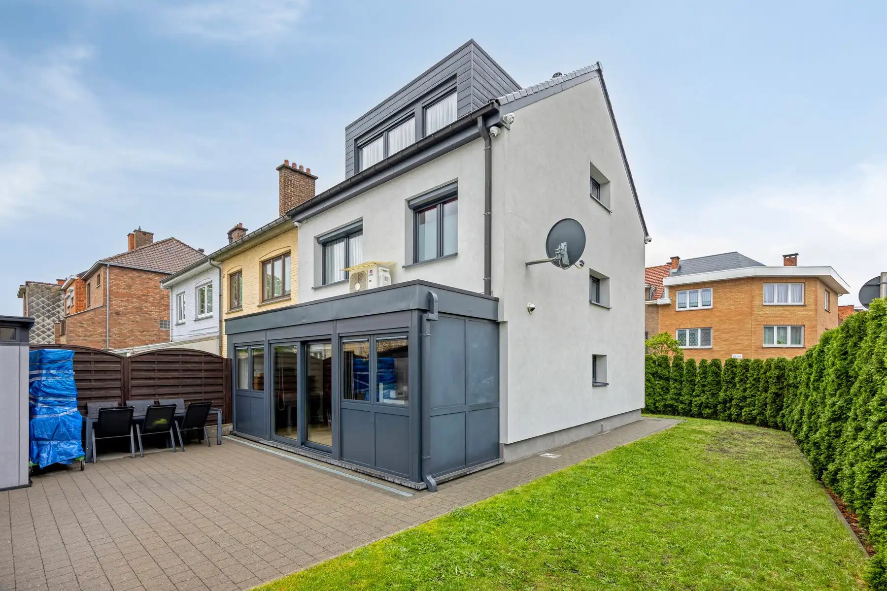 Gerenoveerde woning met 3 slaapkamers, 2 badkamers en garage foto 28