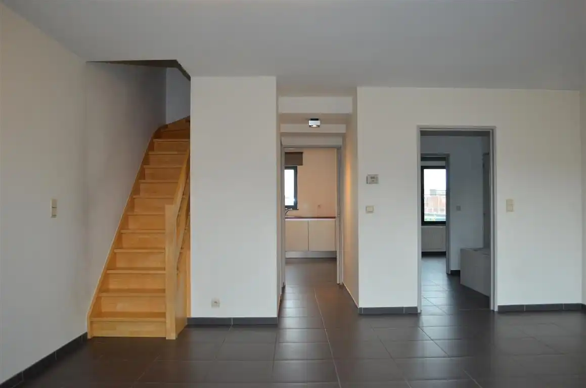 Ruim goed onderhouden appartement met twee slpk's, kelder en autostaanplaats van bouwjaar 2006. foto 6