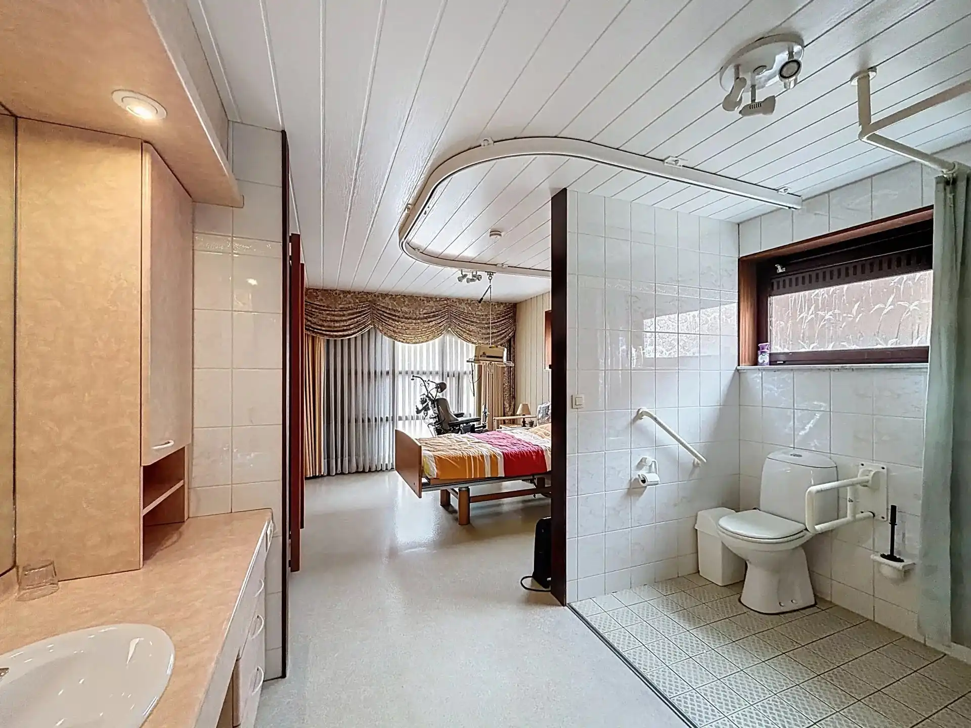 Op te frissen woning met 4 slaapkamers op een groot perceel. foto 17