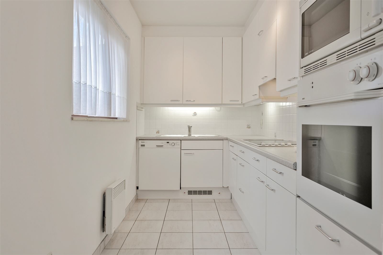 Appartement met terras en bijhorende garagebox foto 4