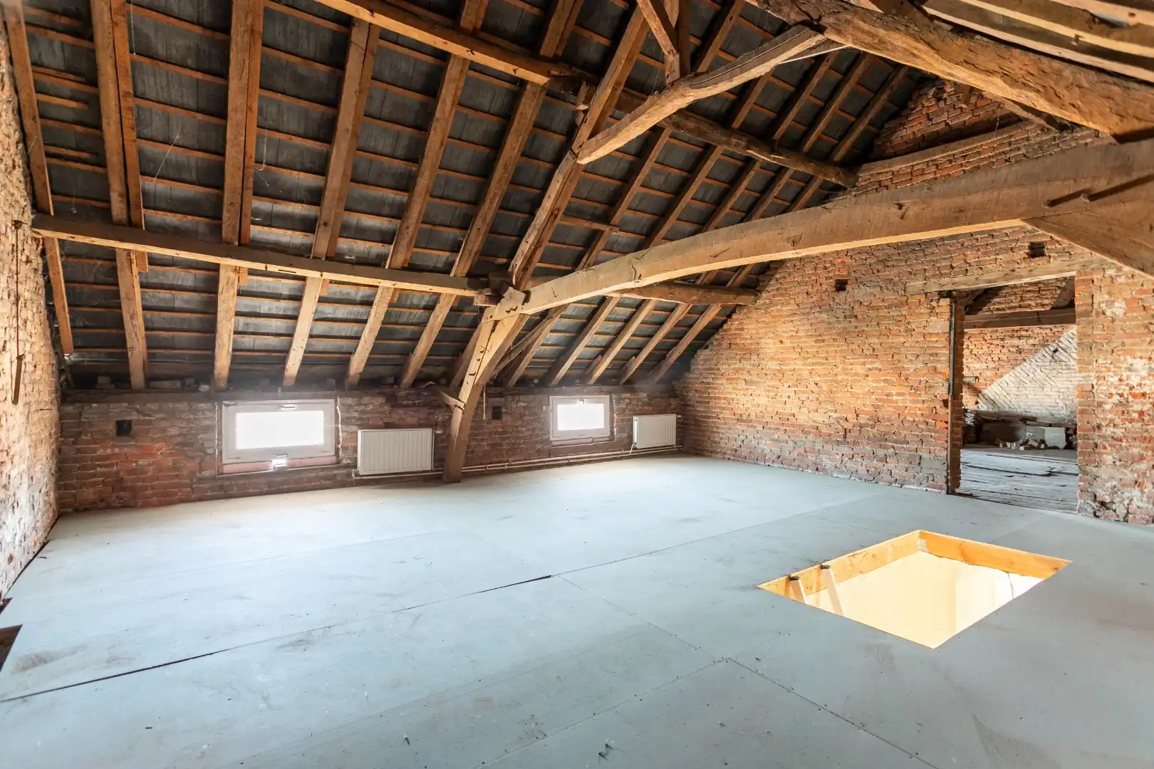 Te renoveren eigendom (317 m²) met veel potentieel, ruime tuin (6a 42ca) en dubbele achterliggende carport met toegang tot de achterliggende straat in Kester foto 24