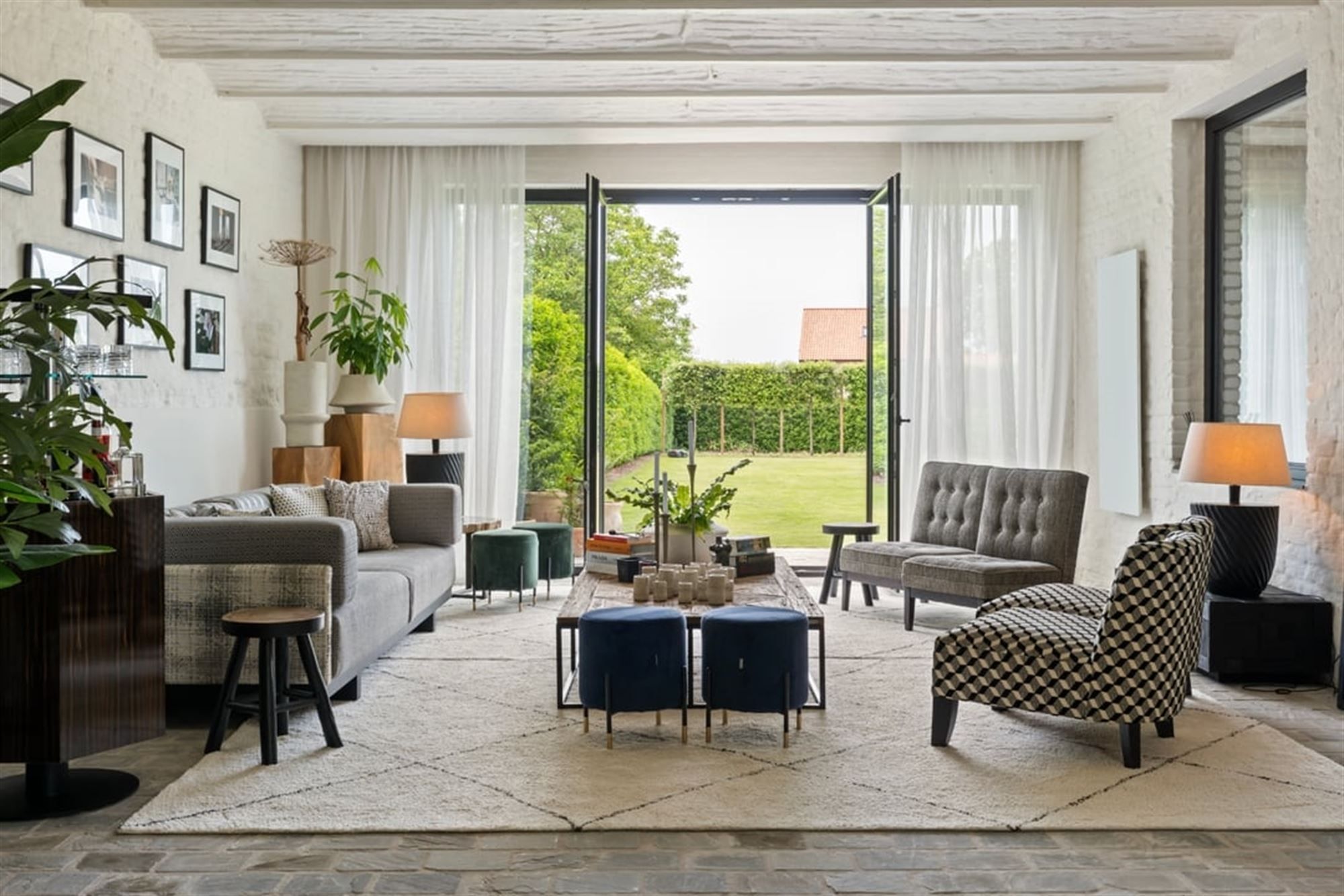 VOLLEDIG GERENOVEERDE VIERKANTSHOEVE GECOMBINEERD MET HISTORISCHE CHARME EN HEDENDAAGSE LUXE  foto 13